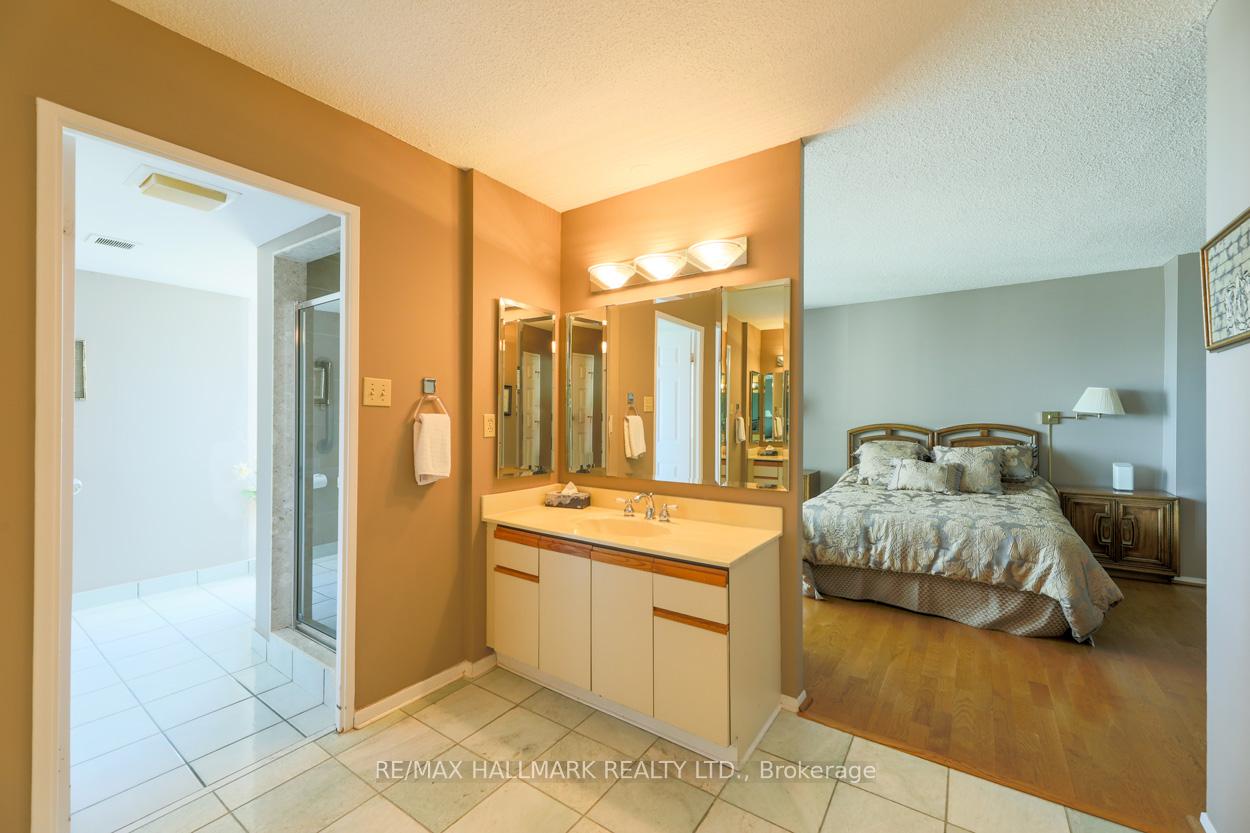 3 Bedrooms Condo at 55 Skymark, Toronto For sale