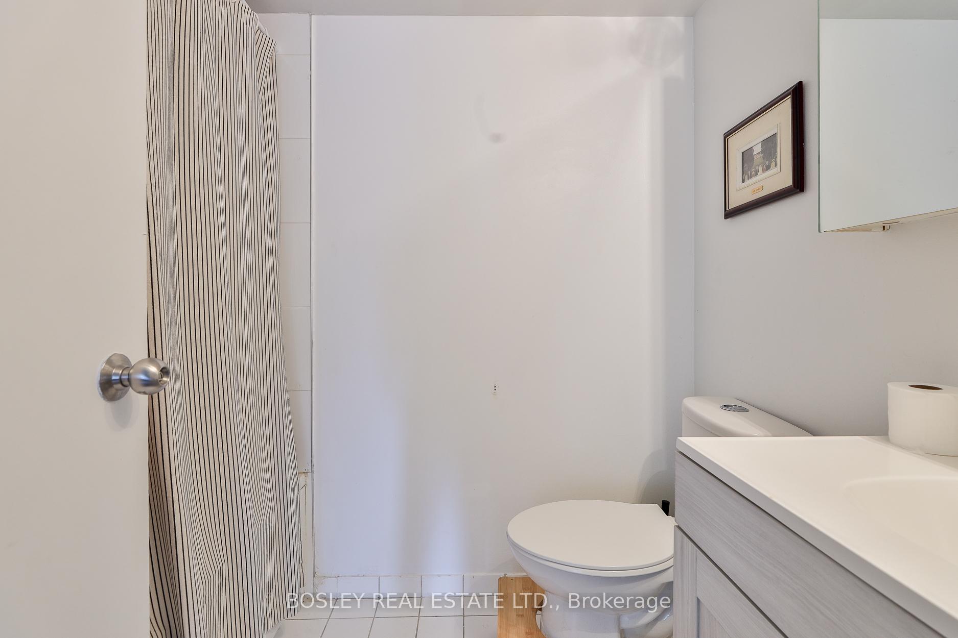 2 Bedrooms Condo at 1001 Bay, Toronto For sale