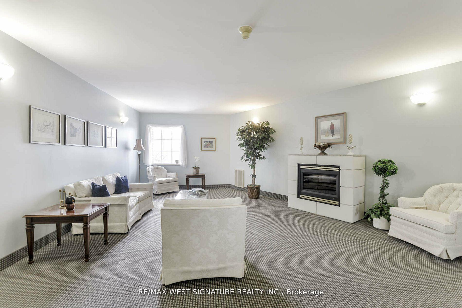 2 Bedrooms Condo at 75 Treelawn,  Vaughan For sale