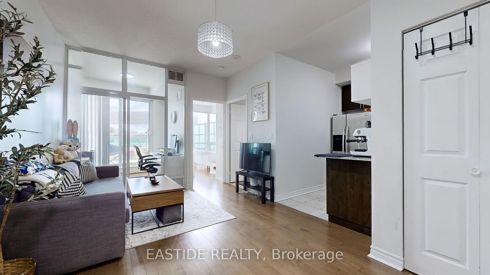 2 Bedrooms Condo at 18 Holmes, Toronto For sale