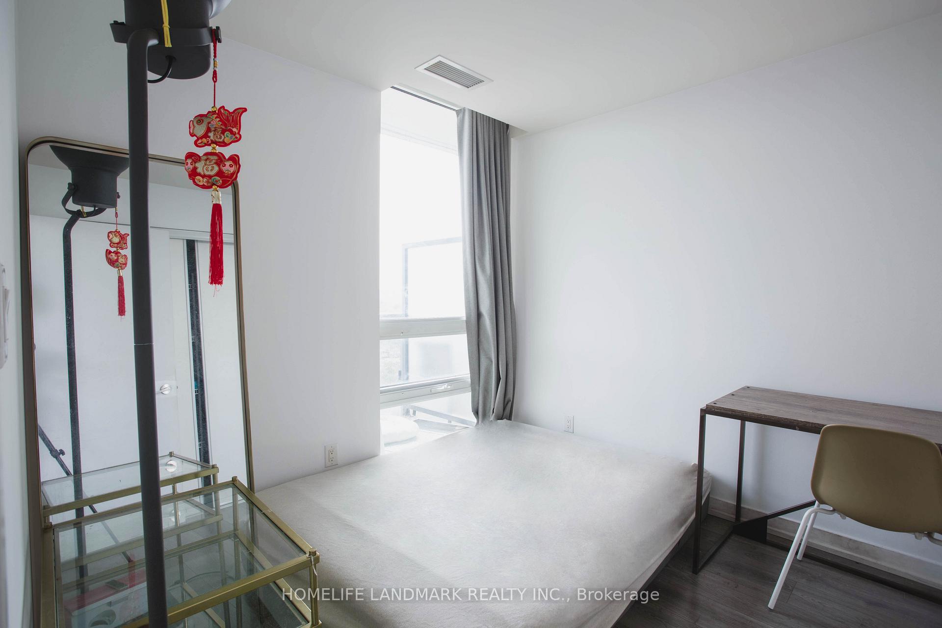 2 Bedrooms Condo at 160 Flemington, Toronto For sale