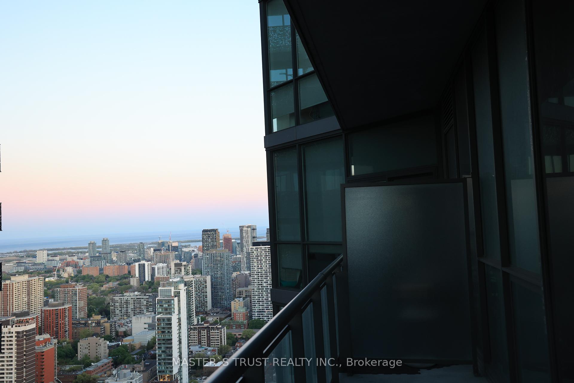 2 Bedrooms Condo at 45 Charles, Toronto For sale