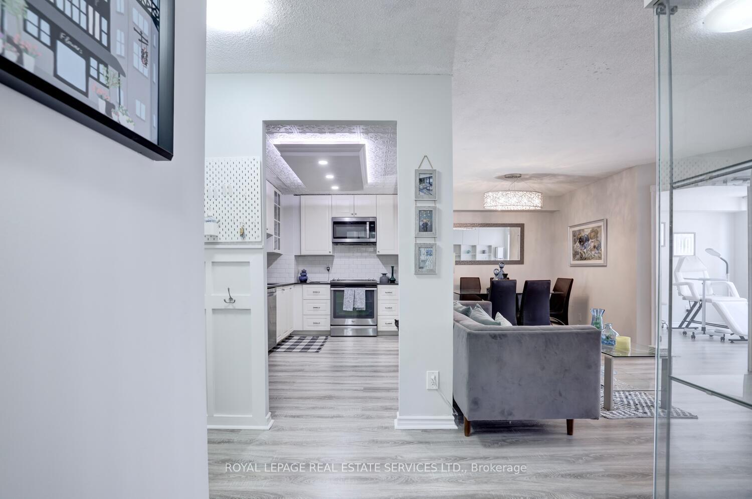 3 Bedrooms Condo at 155 Hillcrest,  Mississauga For sale