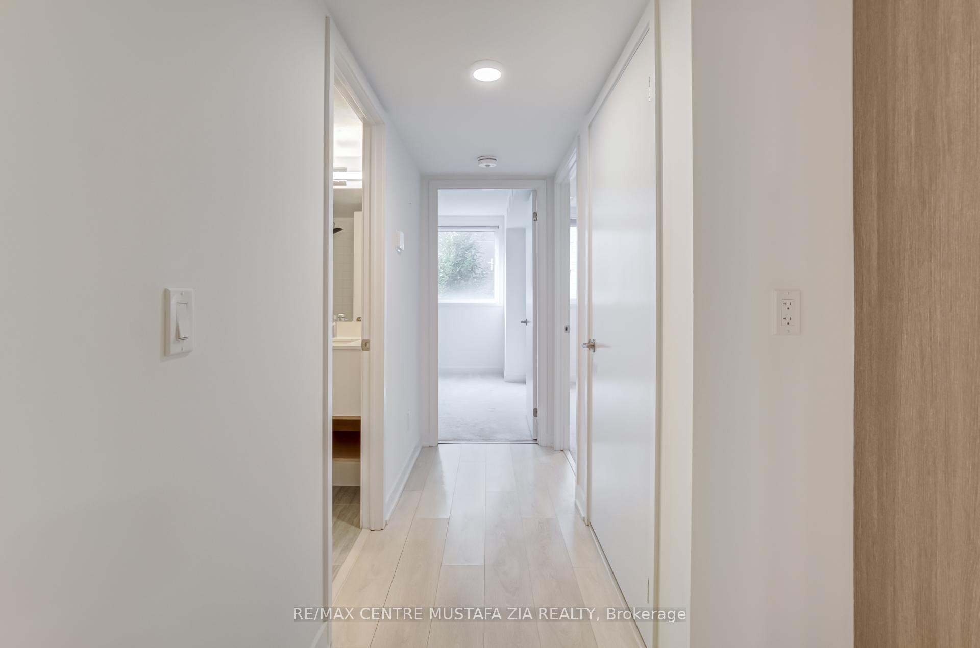 2 Bedrooms Condo at 1129 Cooke, Burlington For sale