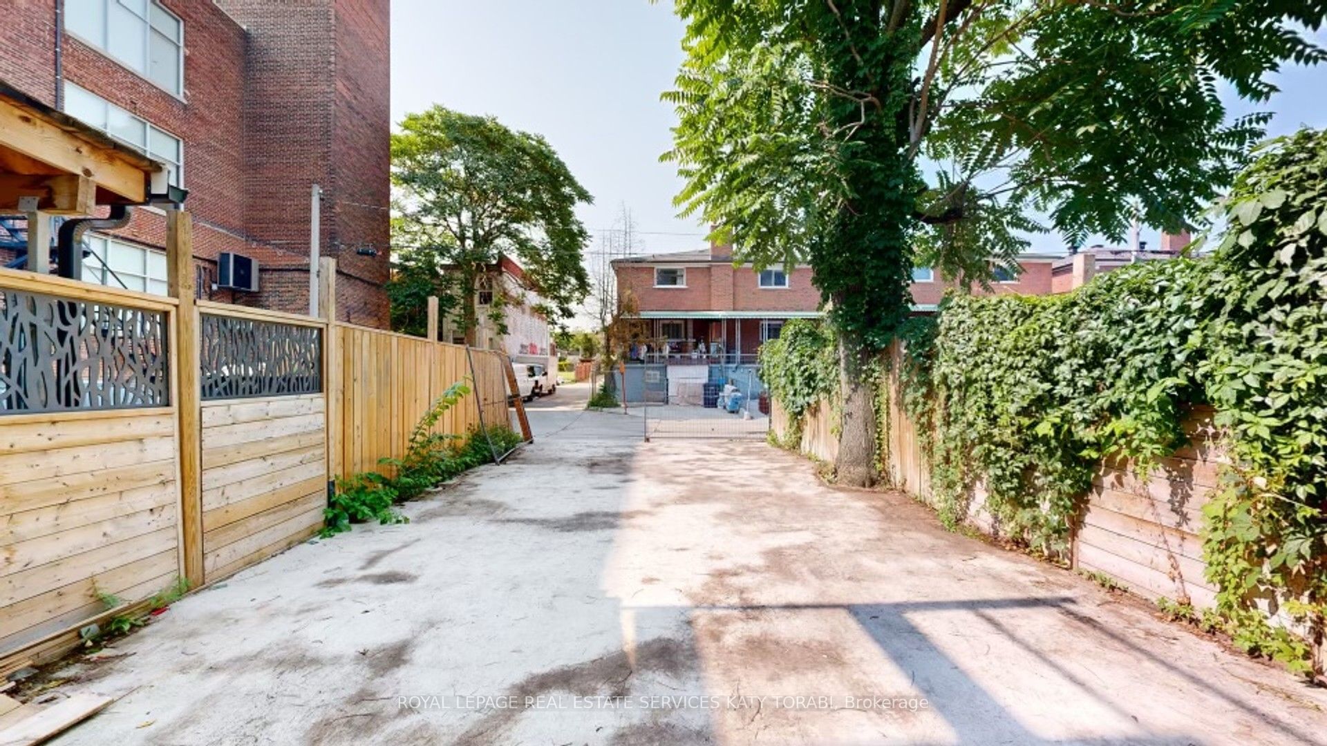 566 Queen Street W