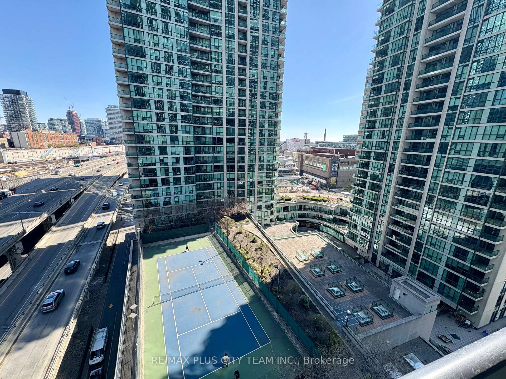2 Bedrooms Condo at 18 Harbour,  Toronto For sale