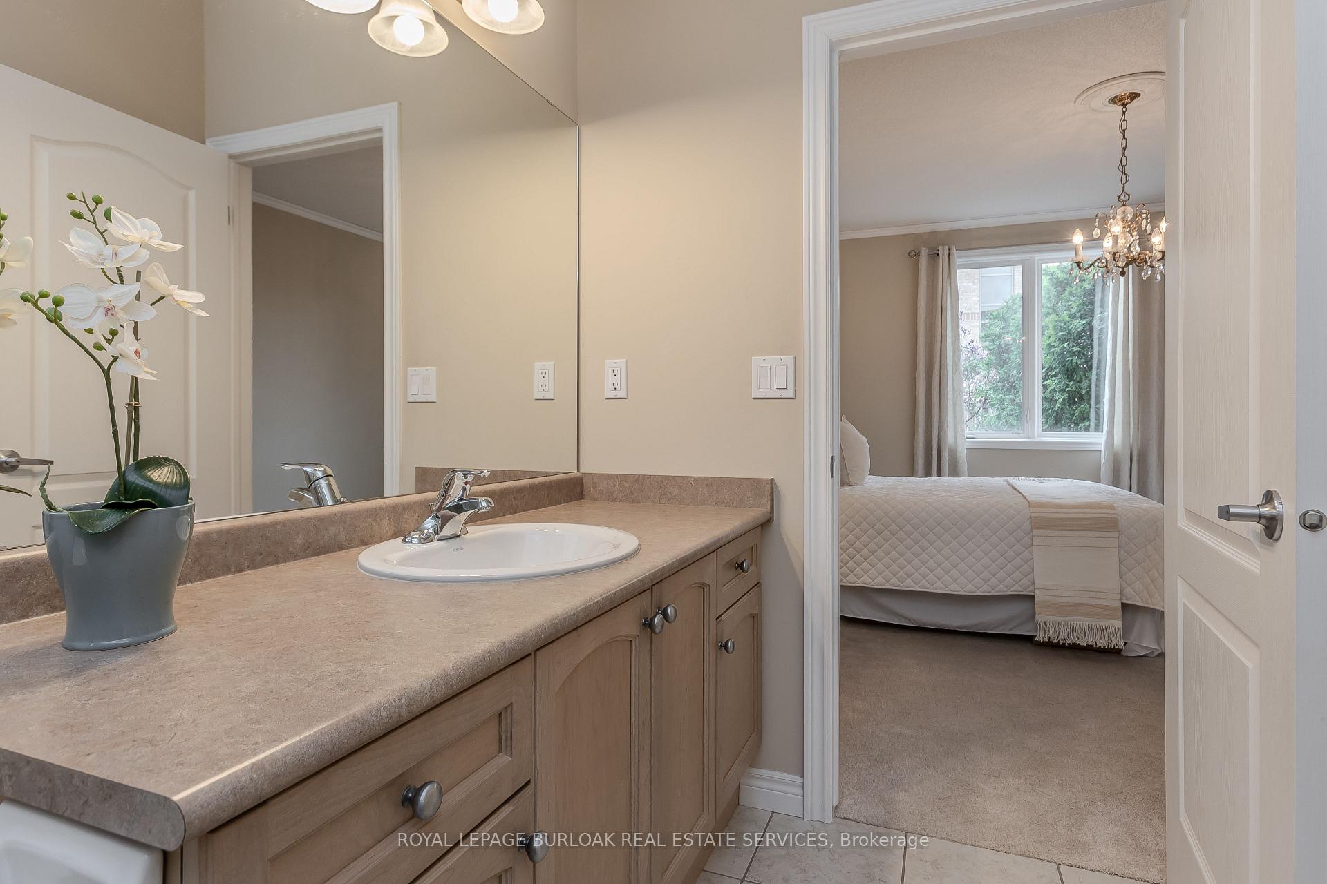 3 Bedrooms Condo at 2125 Itabashi, Burlington For sale