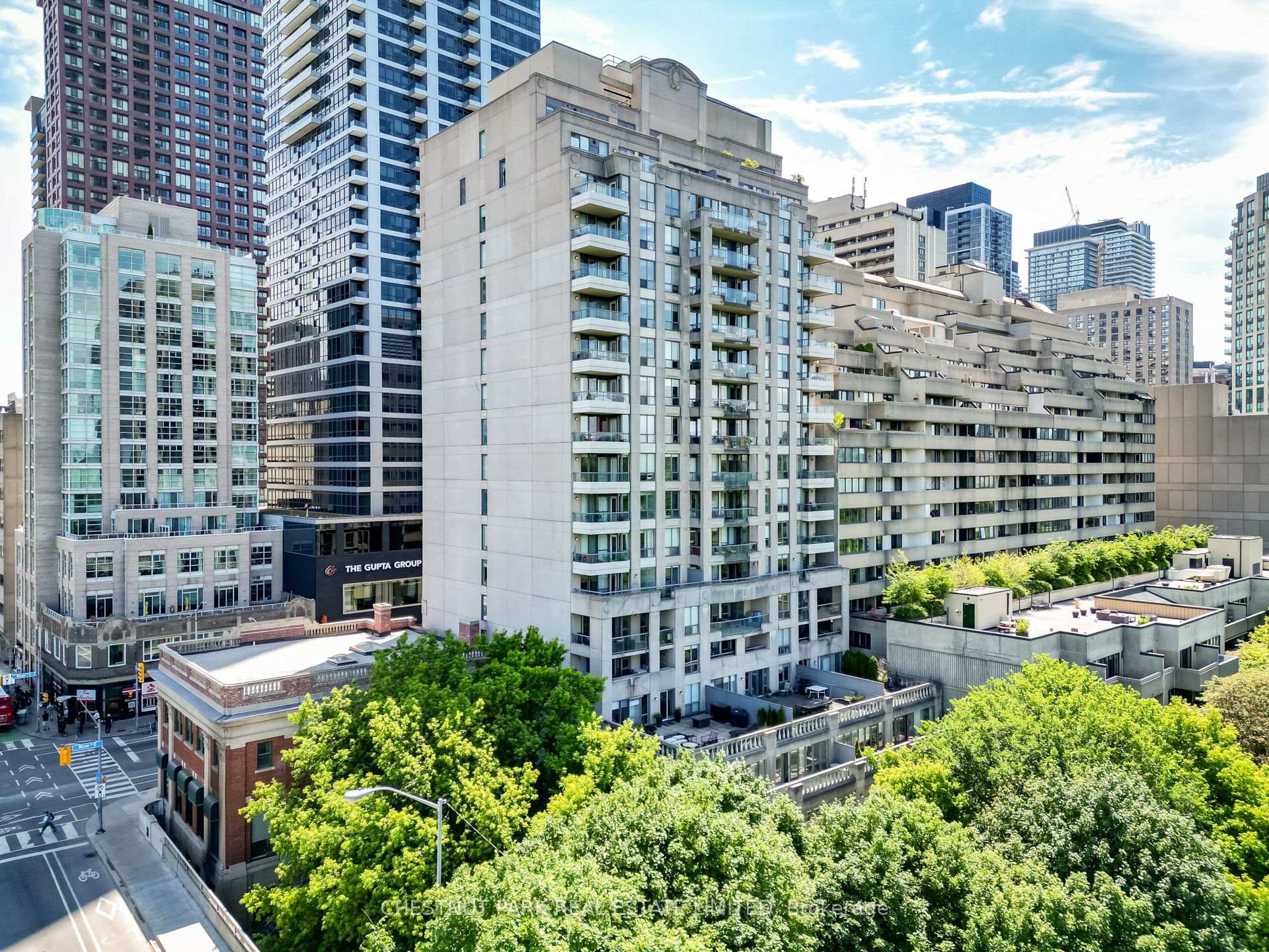 3 Bedrooms Condo at 388 Bloor, Toronto For sale