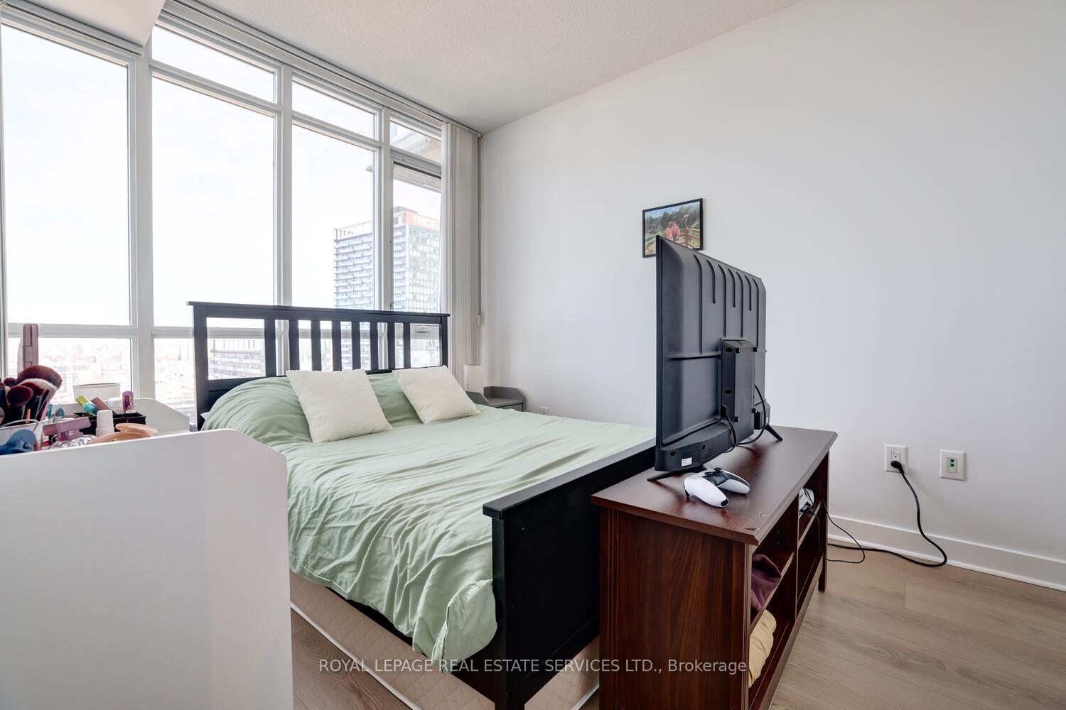 1 Bedroom Condo at 15 Iceboat,  Toronto For sale
