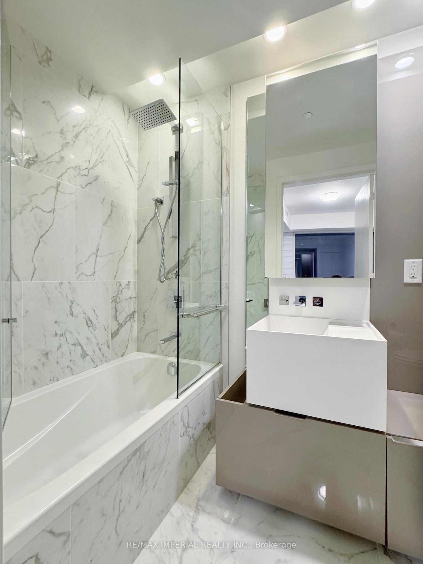 2 Bedrooms Condo at 1 Bloor, Toronto For sale