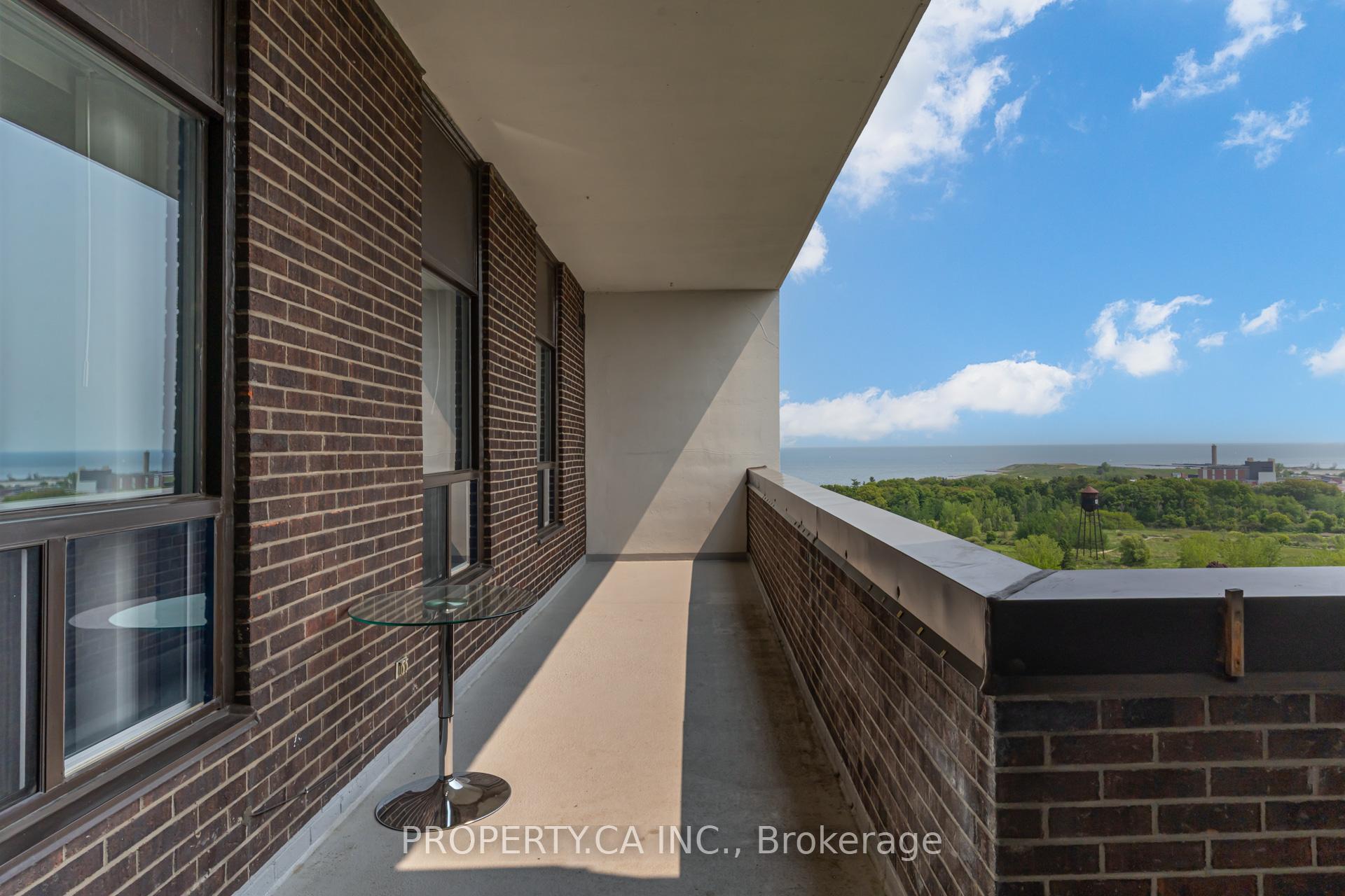 3 Bedrooms Condo at 1515 Lakeshore, Mississauga For sale