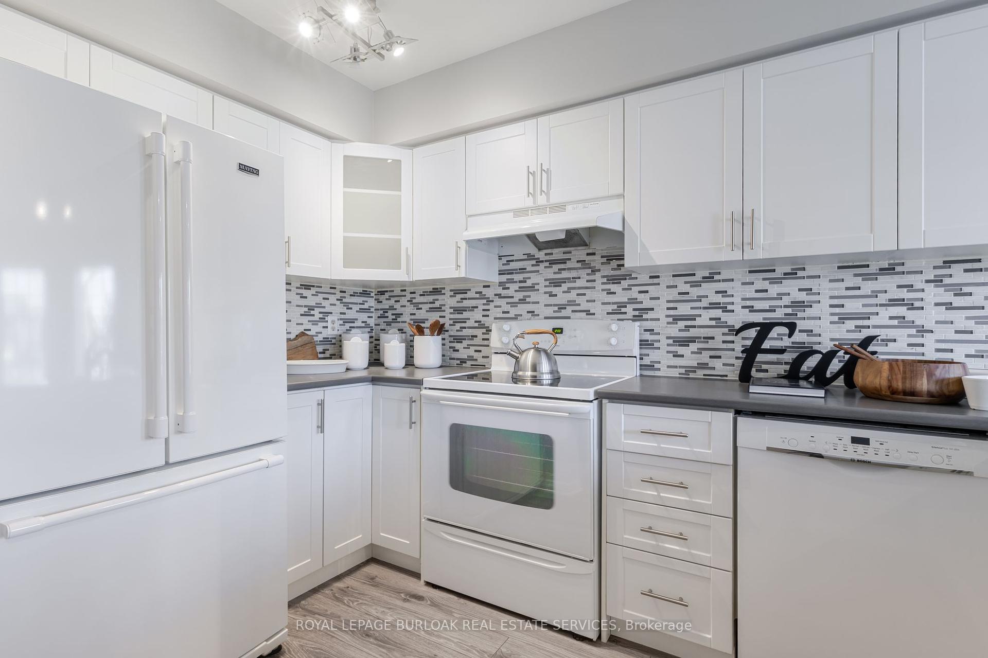 2 Bedrooms Condo at 2110 Cleaver, Burlington For sale