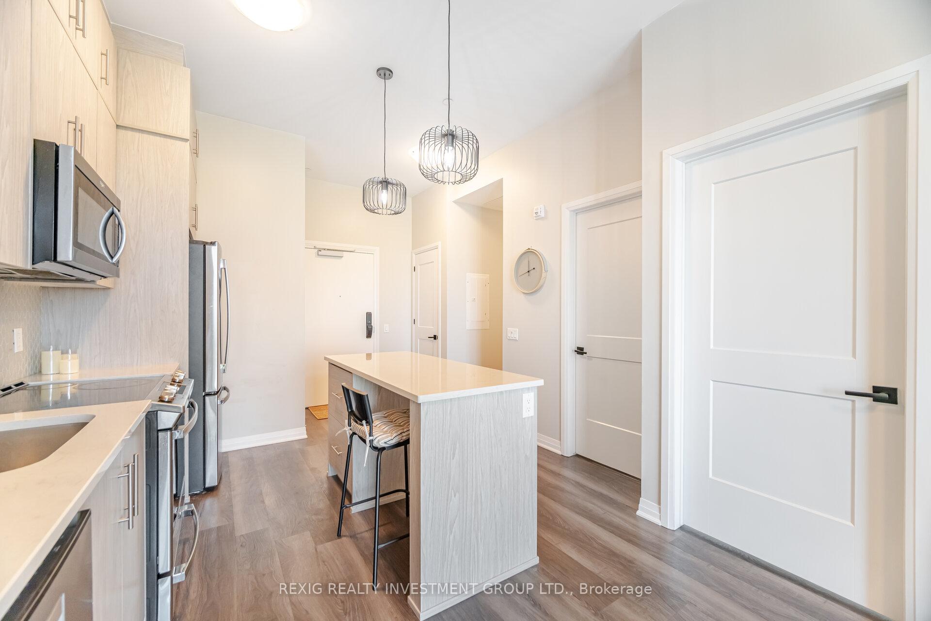 2 Bedrooms Condo at 95 DUNDAS, Oakville For sale