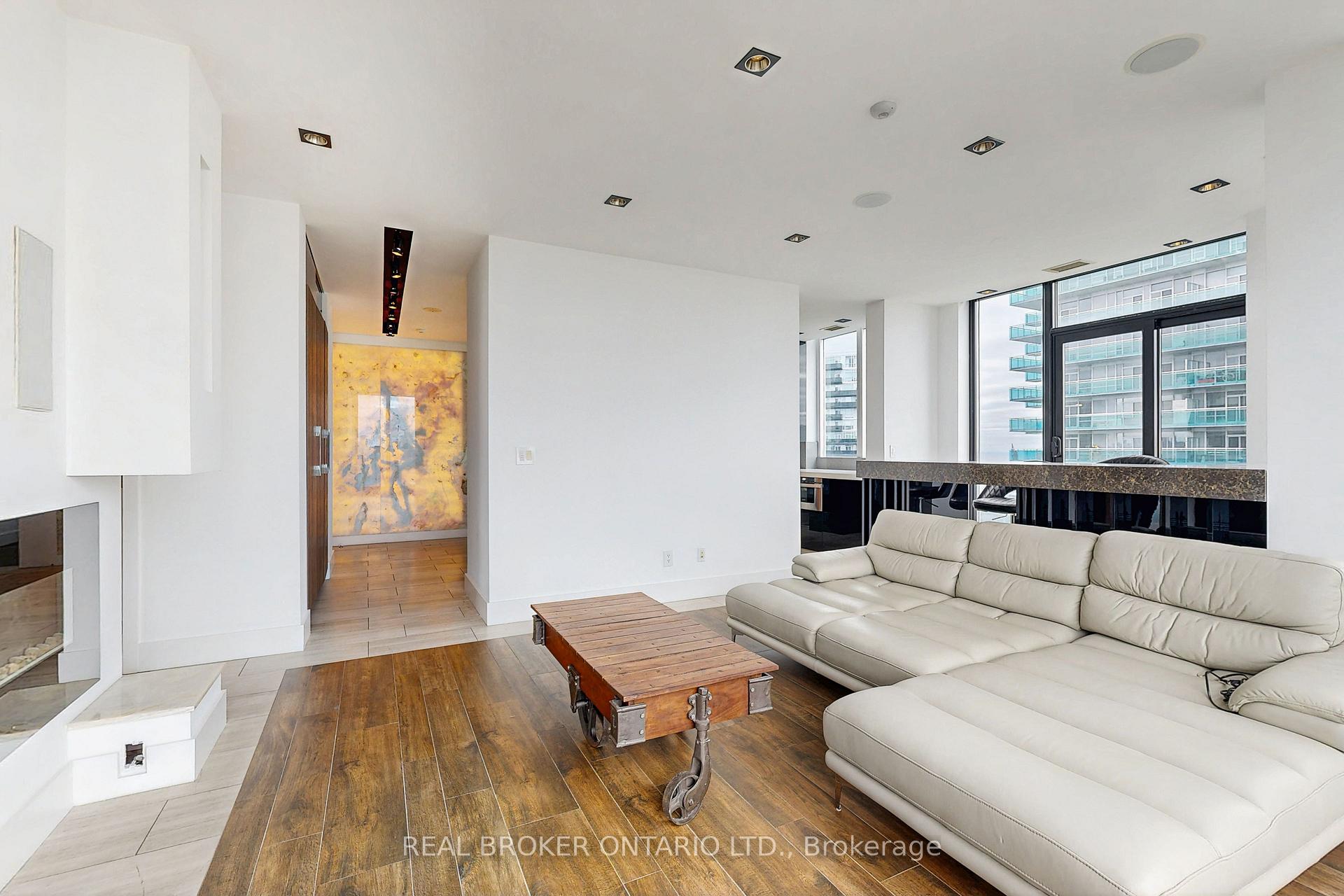 2 Bedrooms Condo at 2121 Lakeshore,  Toronto For sale