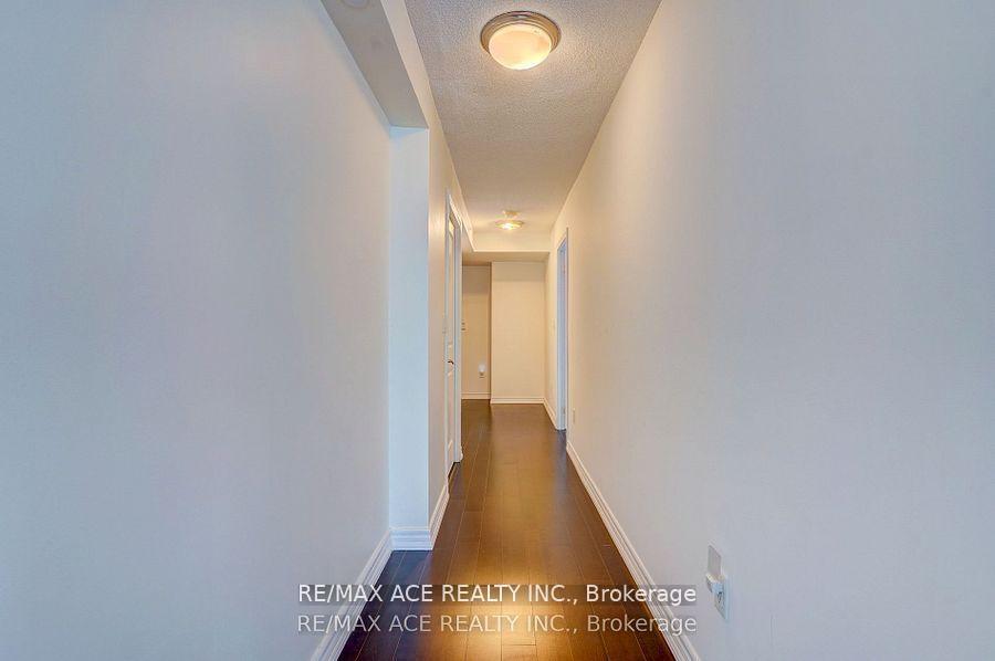 3 Bedrooms Condo at 386 Yonge, Toronto For sale