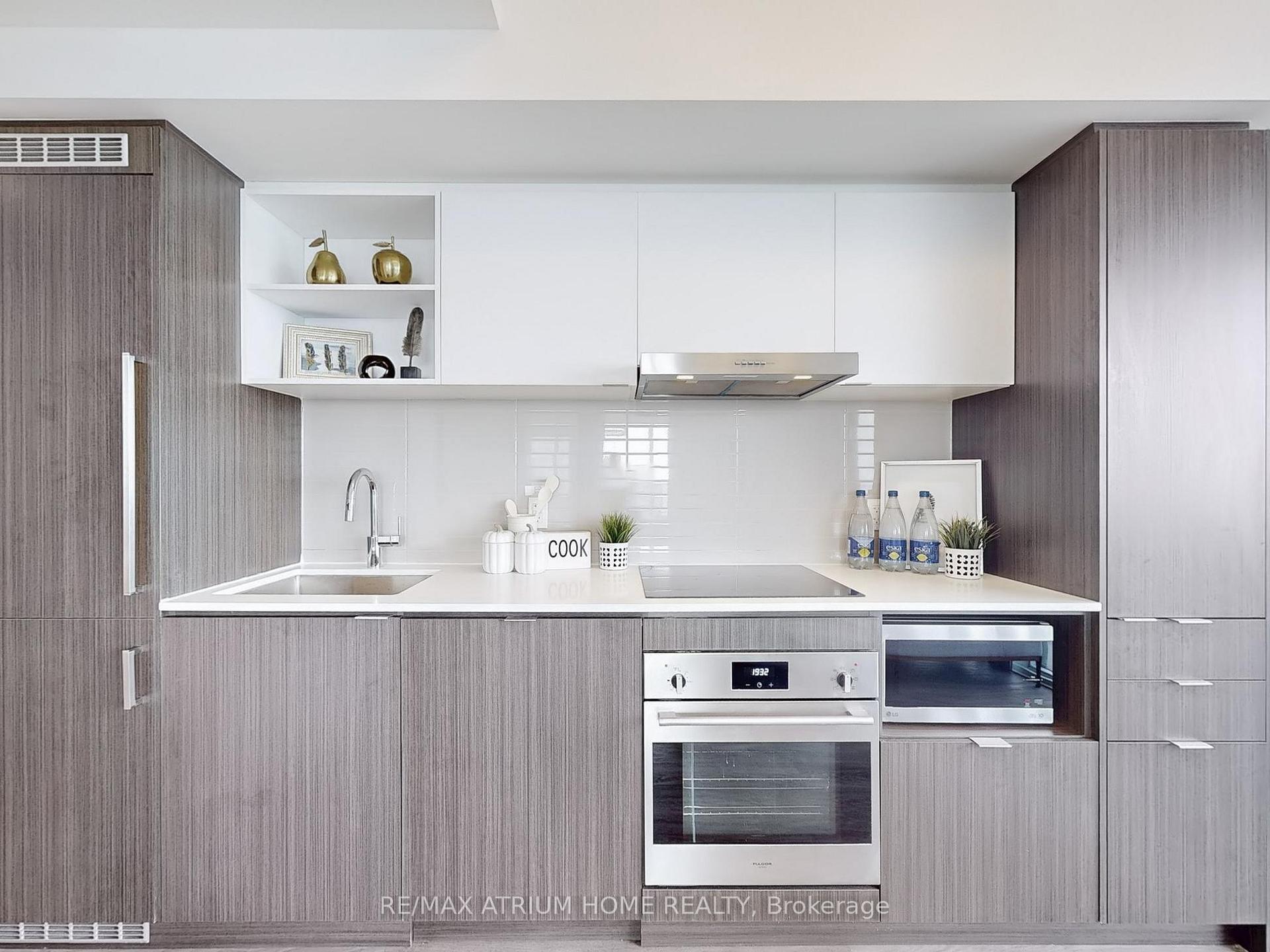 2 Bedrooms Condo at 55 Cooper, Toronto For sale