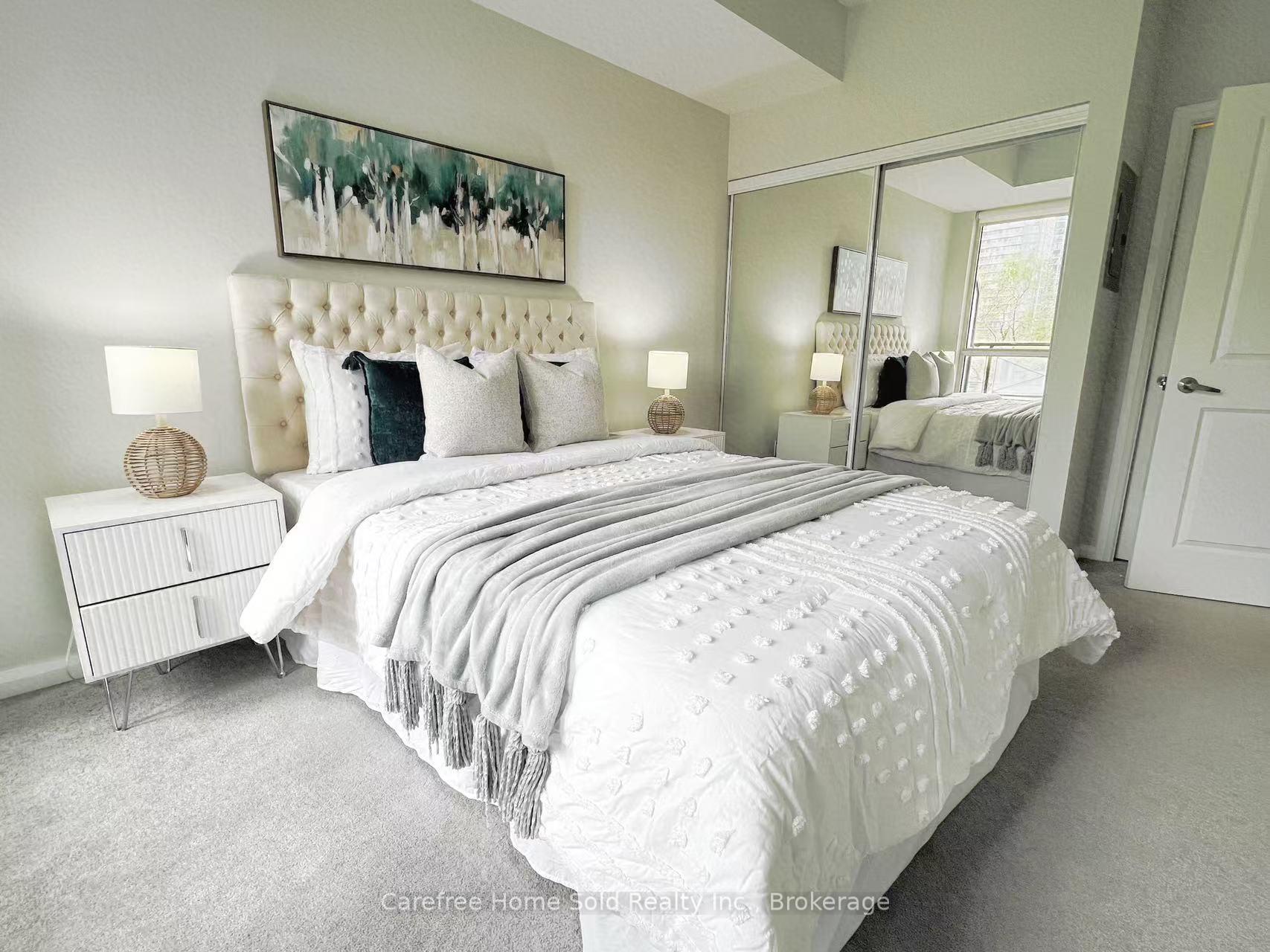2 Bedrooms Condo at 35 Hayden, Toronto For sale