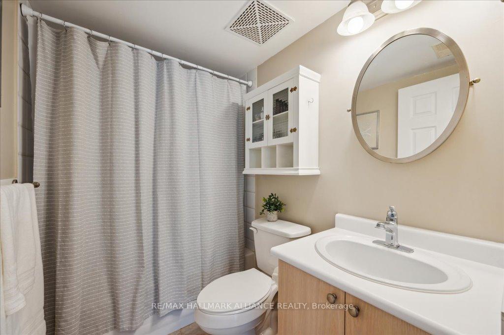 2 Bedrooms Condo at 1701 Lampman, Burlington For sale