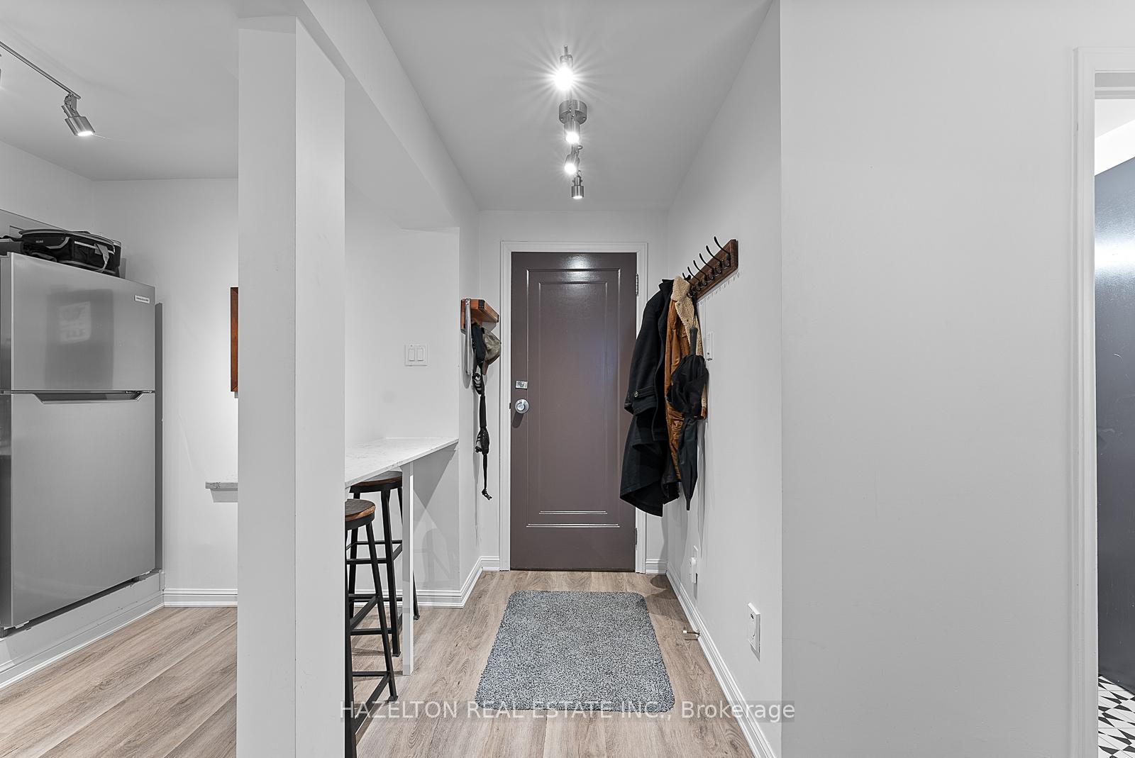 3 Bedrooms Condo at 9 Clarendon, Toronto For sale