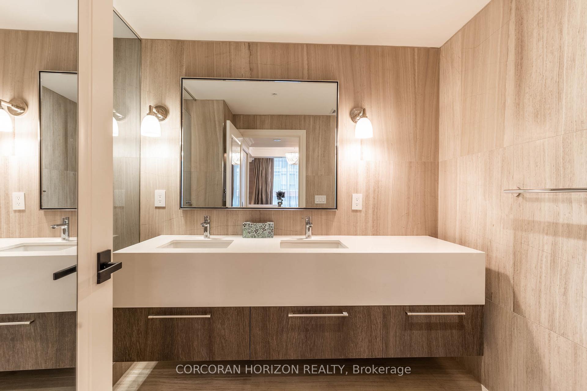4 Bedrooms Condo at 30 Nelson, Toronto For sale