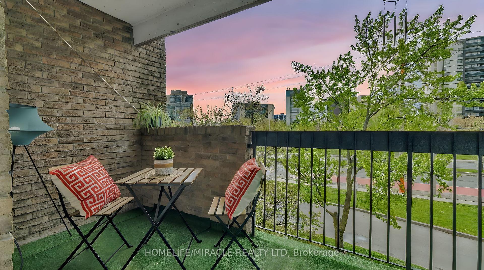 3 Bedrooms Condo at 91 Muir, Toronto For sale
