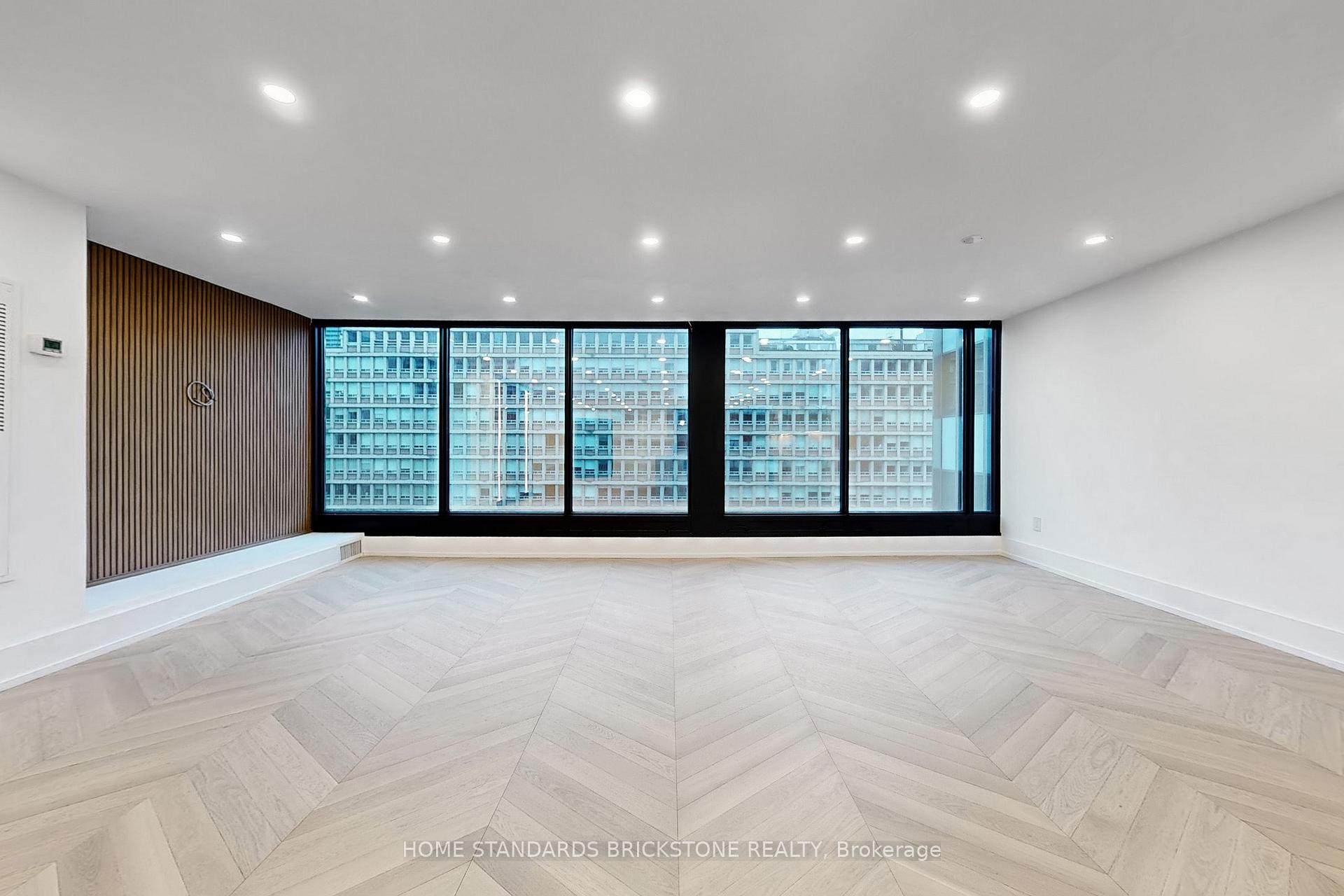2 Bedrooms Condo at 110 Bloor, Toronto For sale
