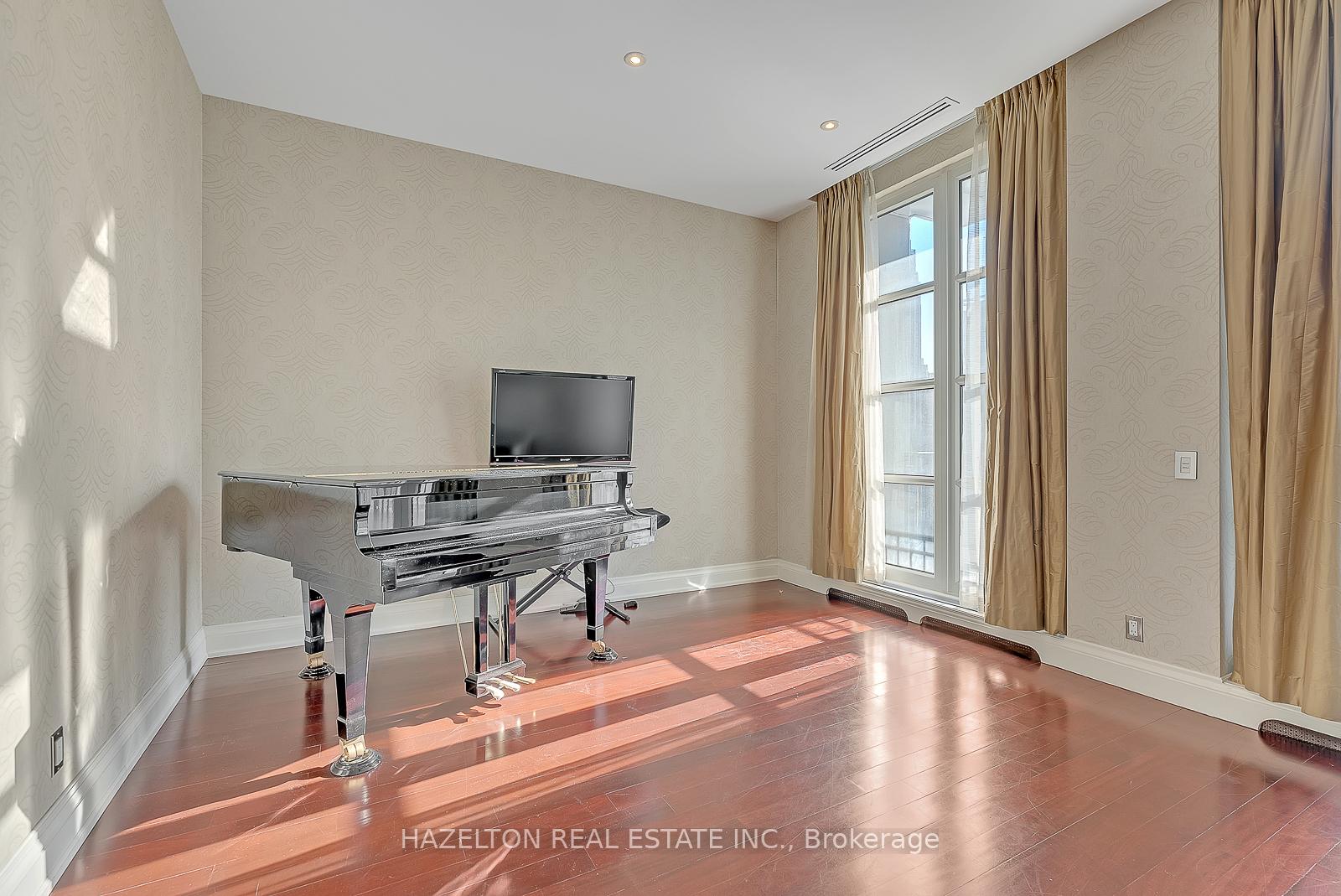 4 Bedrooms Condo at 118 Yorkville, Toronto For sale