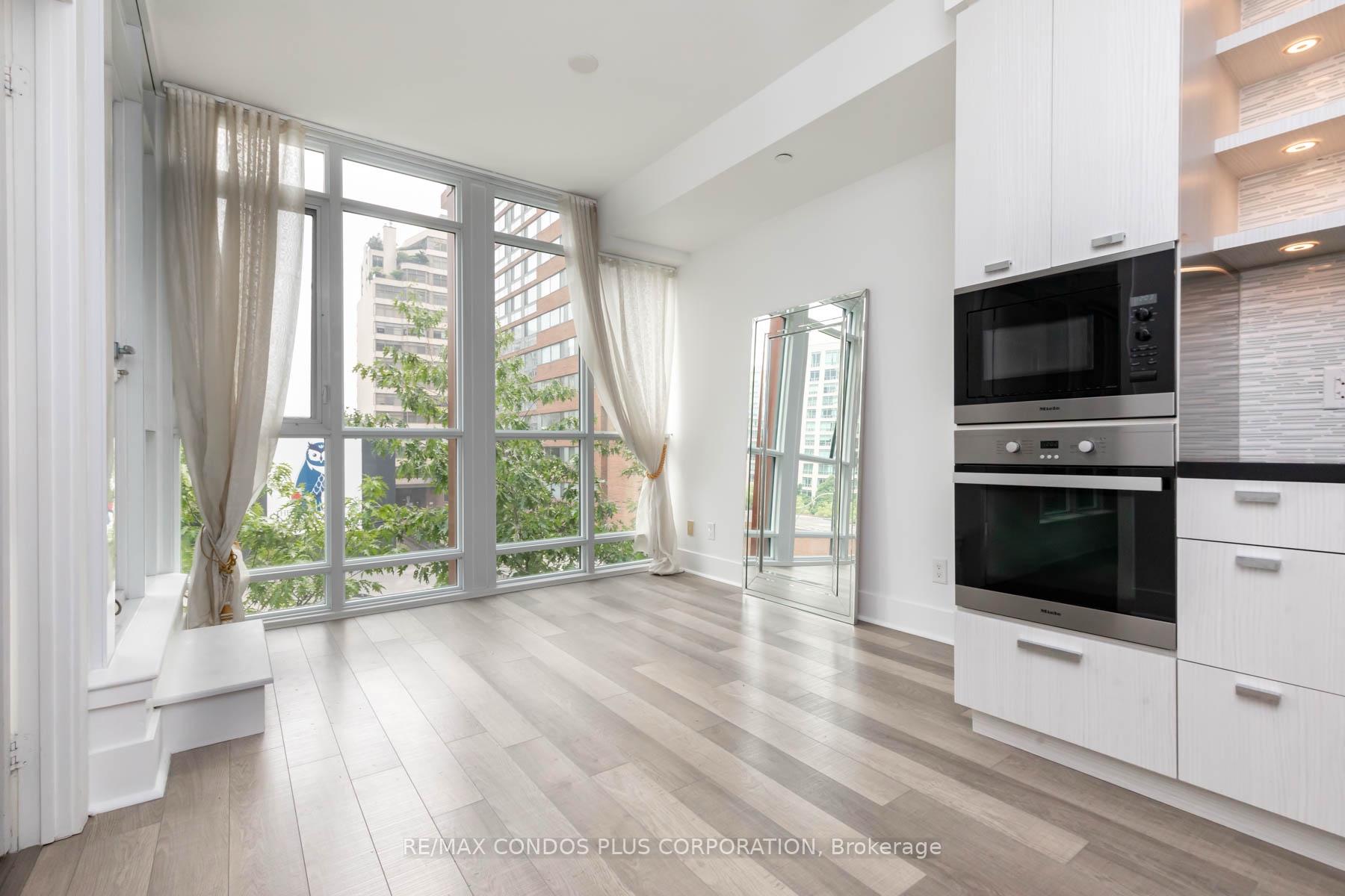 1 Bedroom Condo at 32 Davenport, Toronto For sale