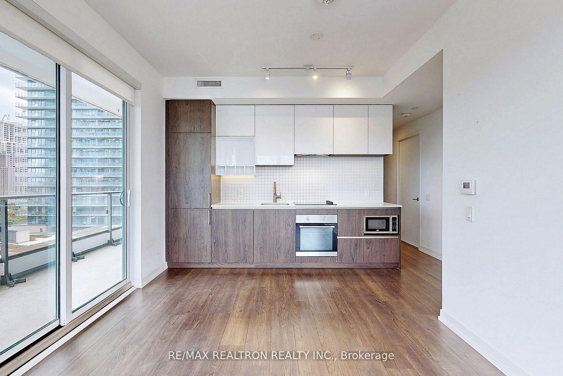 2 Bedrooms Condo at 950 Portage, Vaughan For sale
