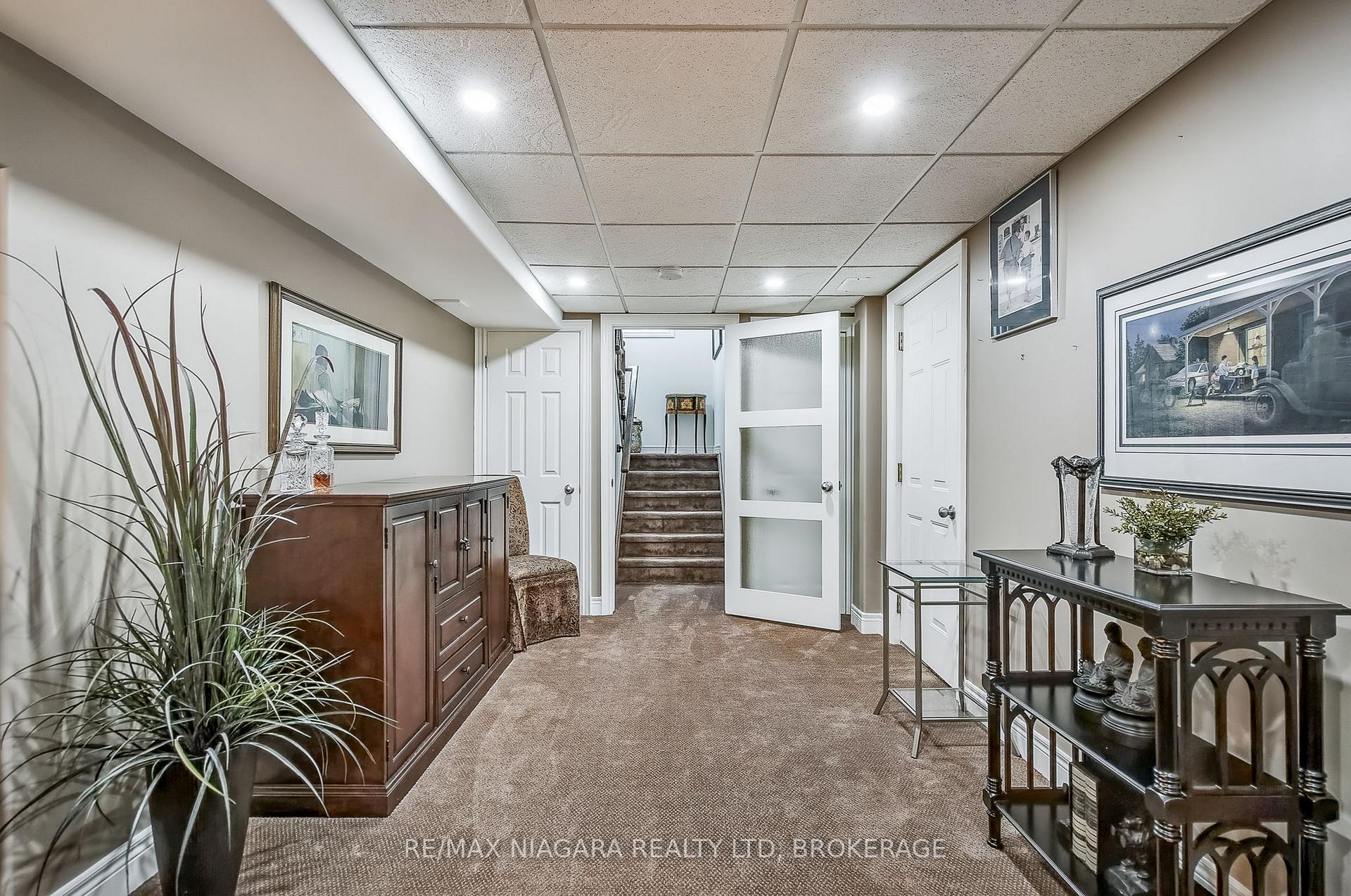 3 Bedrooms Condo at 5 Liddycoat, Hamilton For sale