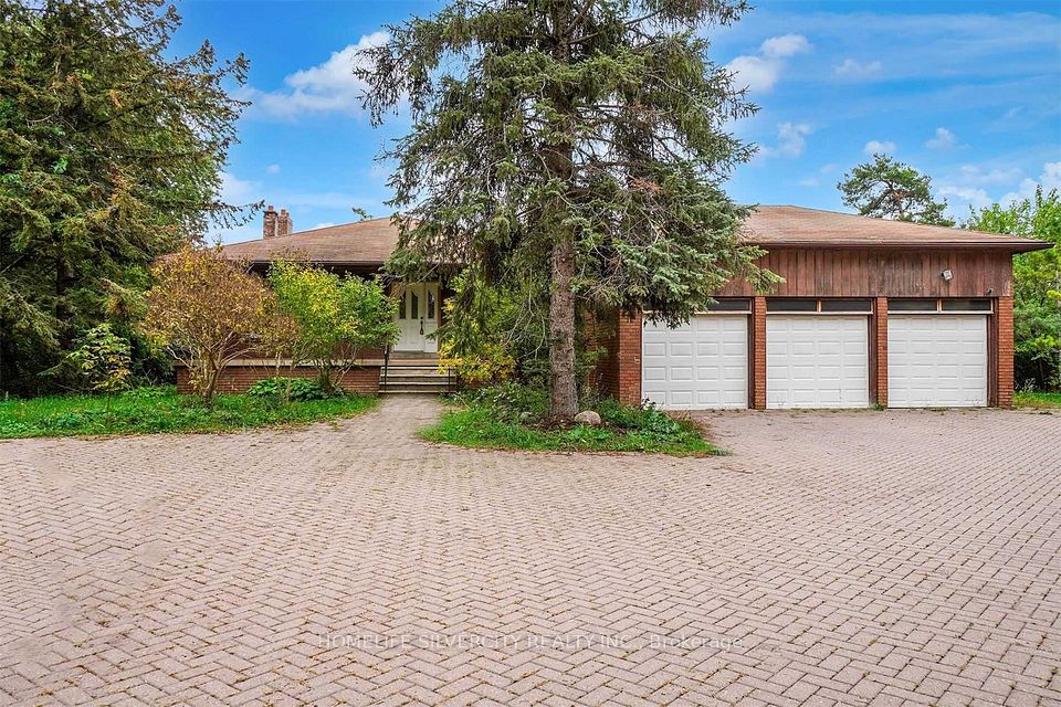 4395 Castlemore