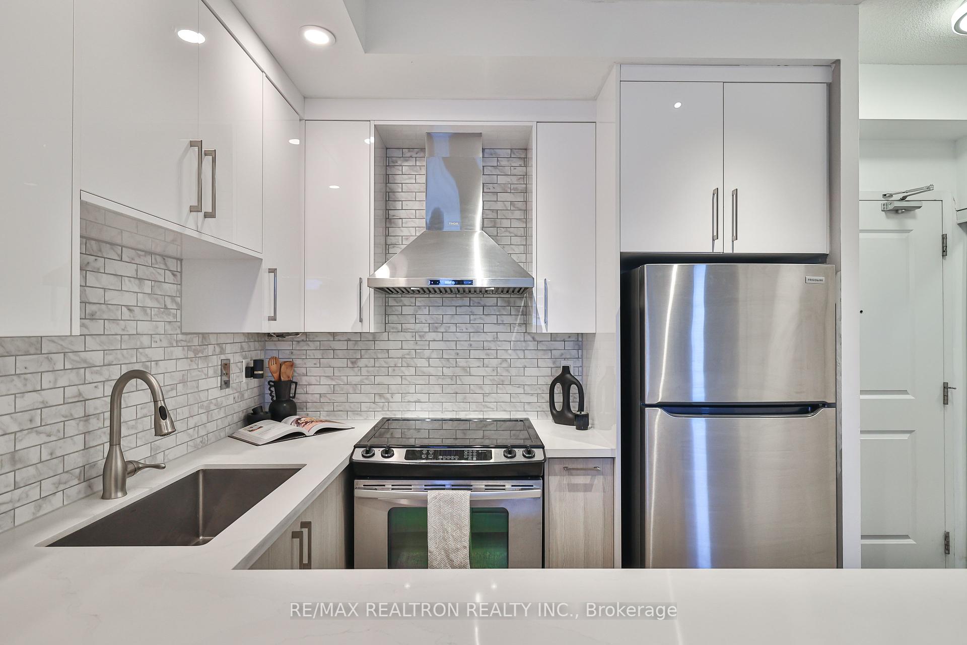 2 Bedrooms Condo at 21 Grand Magazine, Toronto For sale