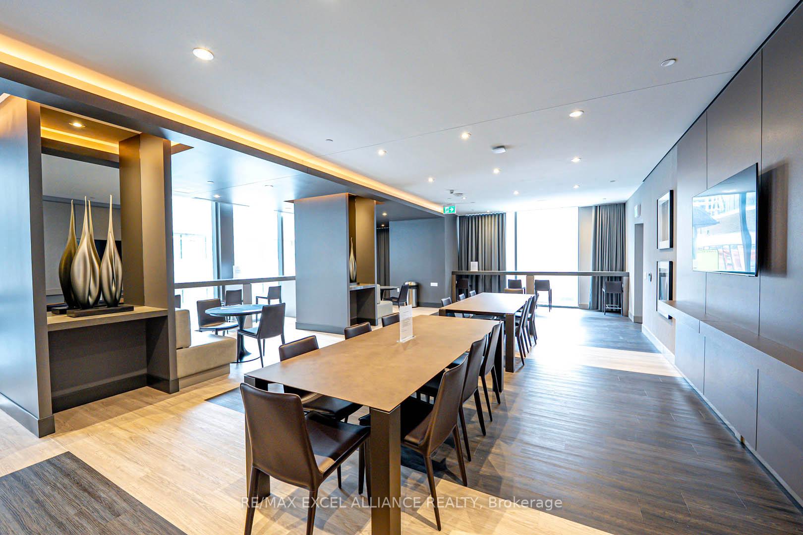 1 Bedroom Condo at 8 Cumberland,  Toronto For sale