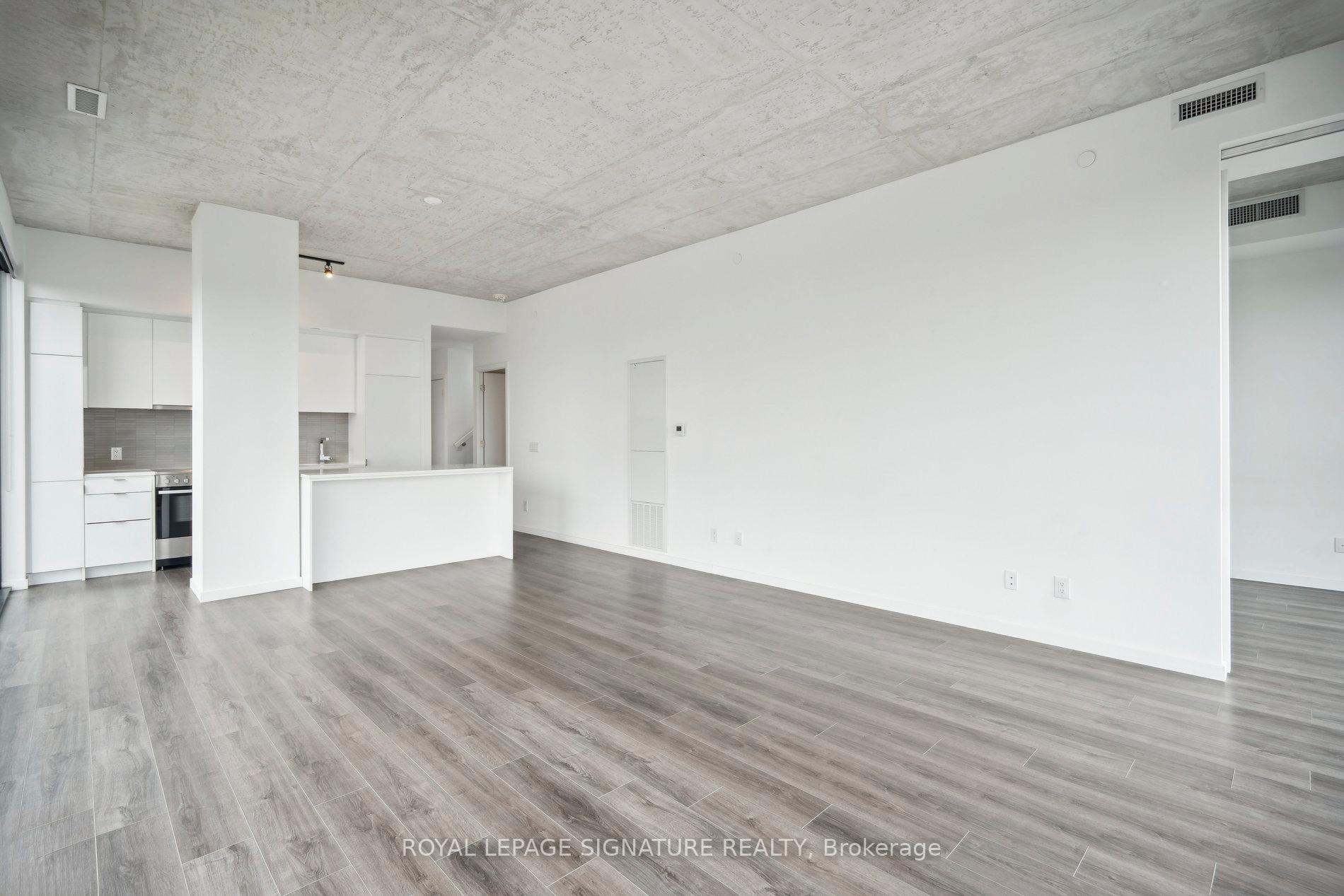 3 Bedrooms Co-op at 7 Smith, Toronto For sale