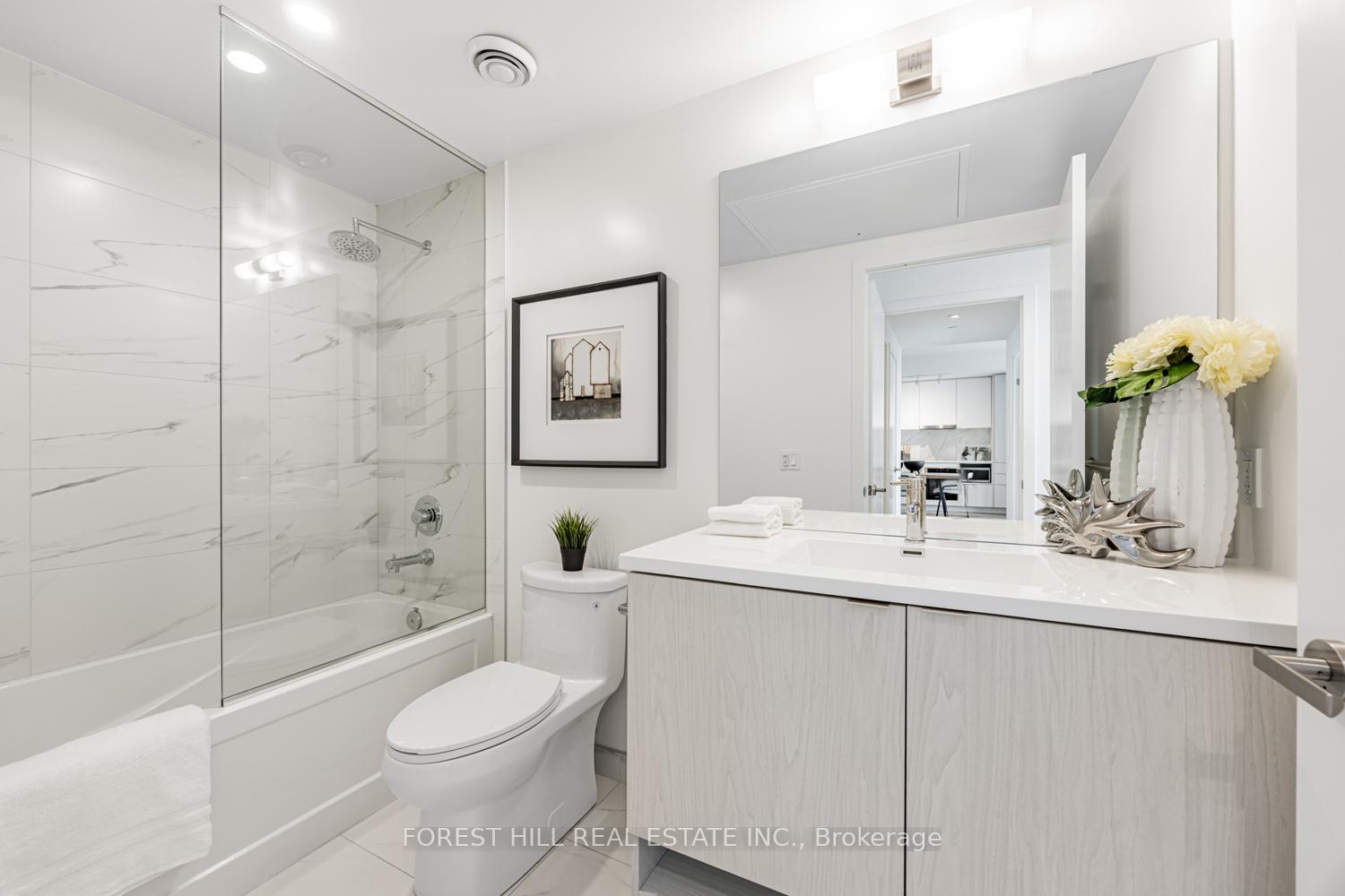 3 Bedrooms Condo at 55 Cooper, Toronto For sale