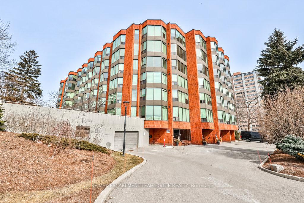 2 Bedrooms Condo at 2121 Lakeshore,  Burlington For sale