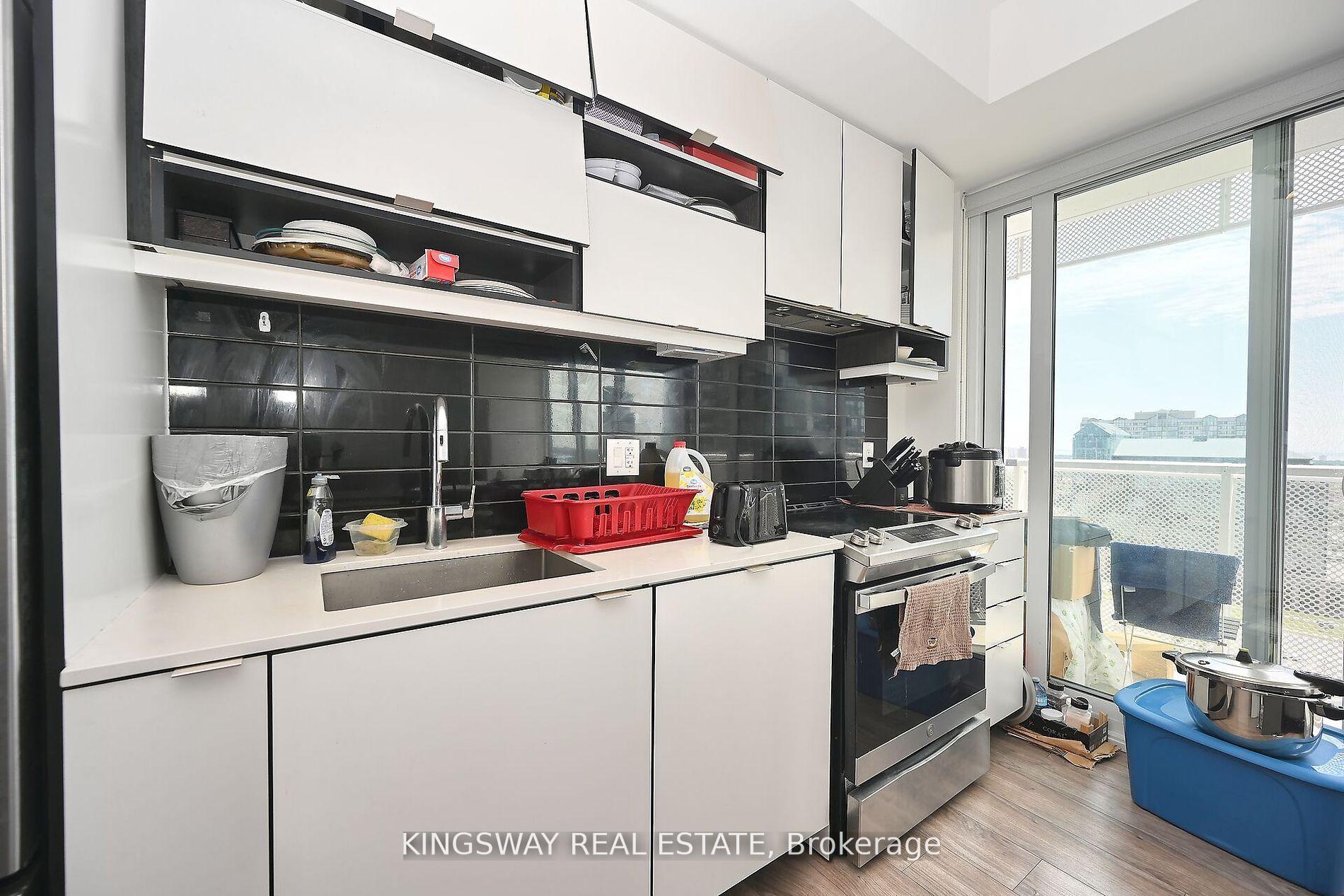 2 Bedrooms Condo at 4065 Confederation, Mississauga For sale