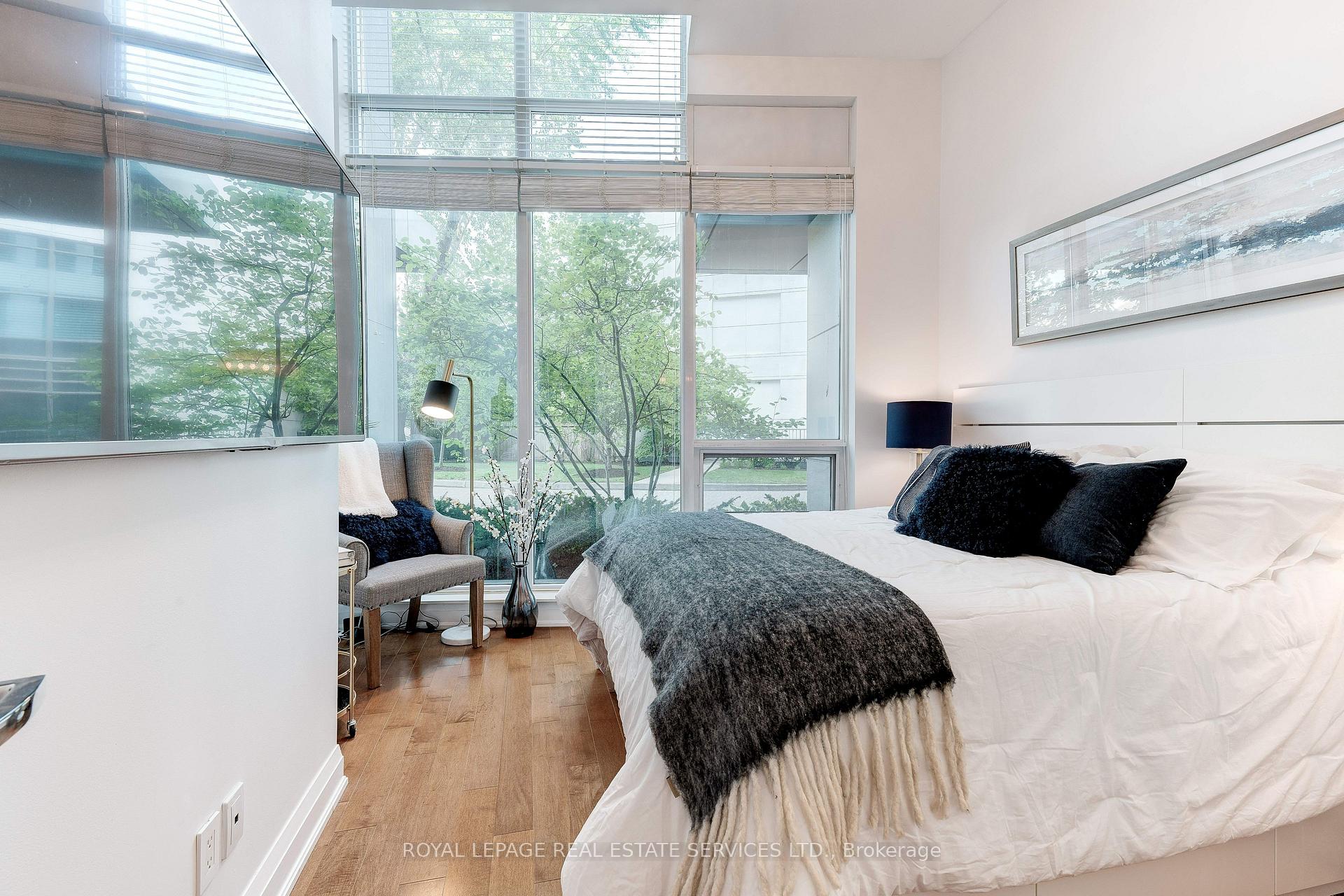 1 Bedroom Condo at 11 Bronte, Oakville For sale