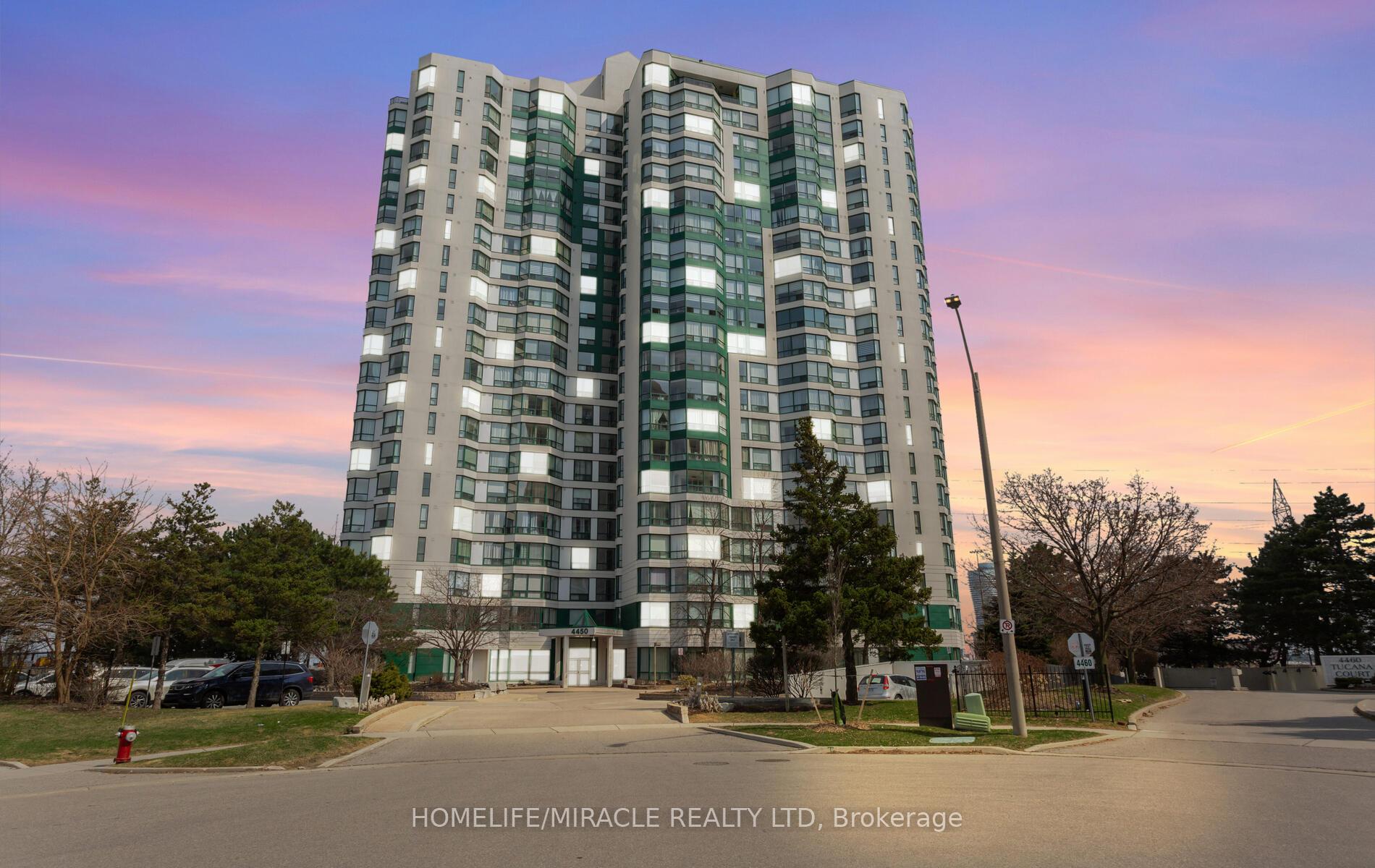 3 Bedrooms Condo at 4450 Tucana, Mississauga For sale