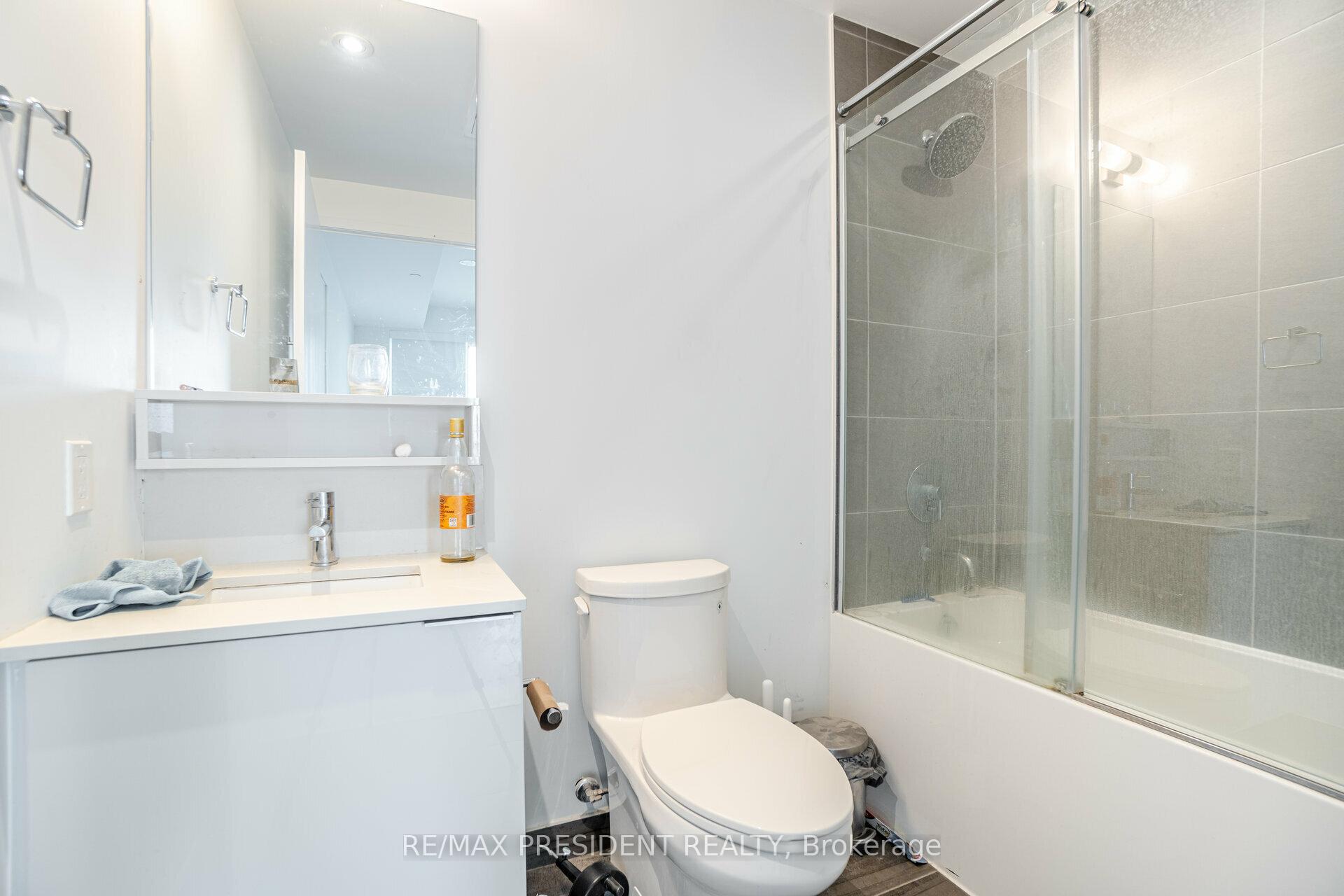 3 Bedrooms Condo at 5 Buttermill, Vaughan For sale