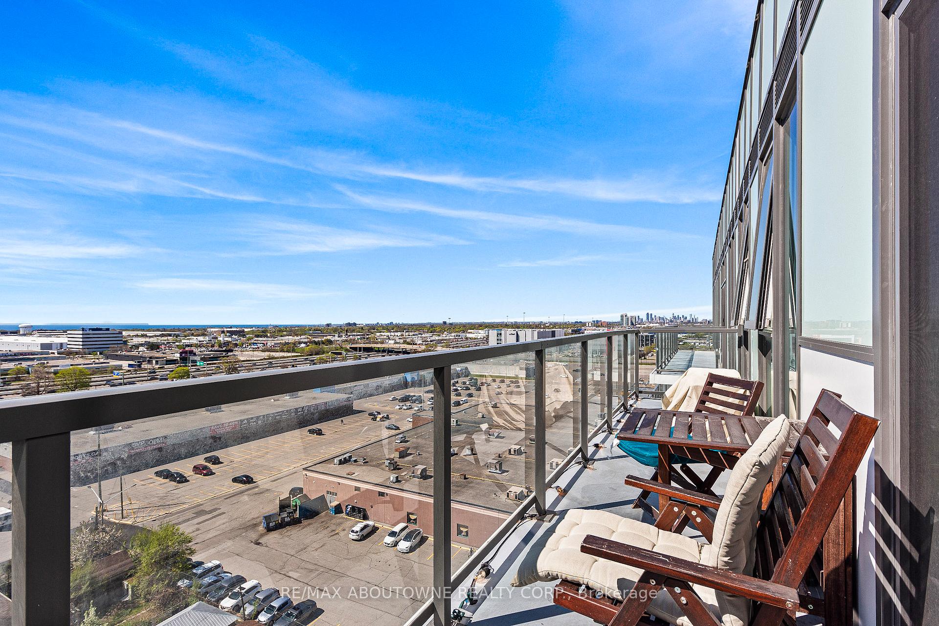 3 Bedrooms Condo at 1195 The Queensway, Toronto For sale