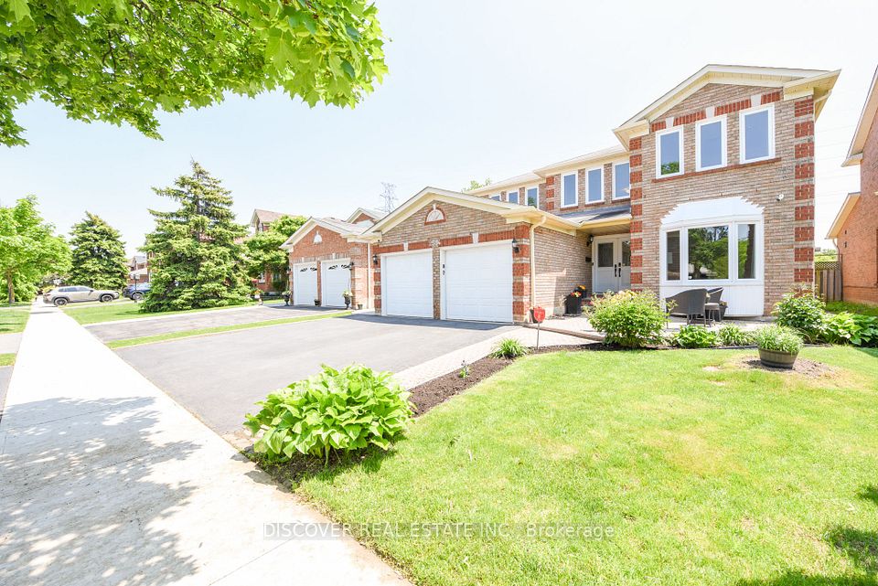 2594 Ambercroft
