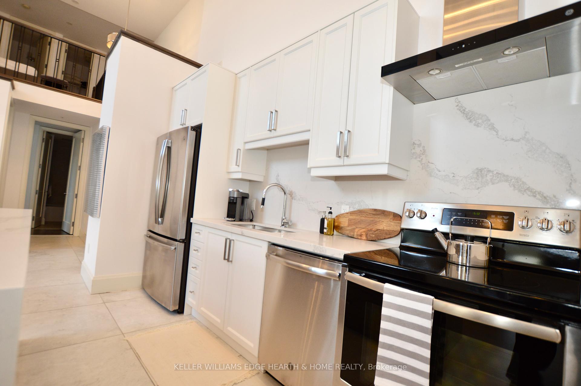 2 Bedrooms Condo at 112 King,  Hamilton For sale