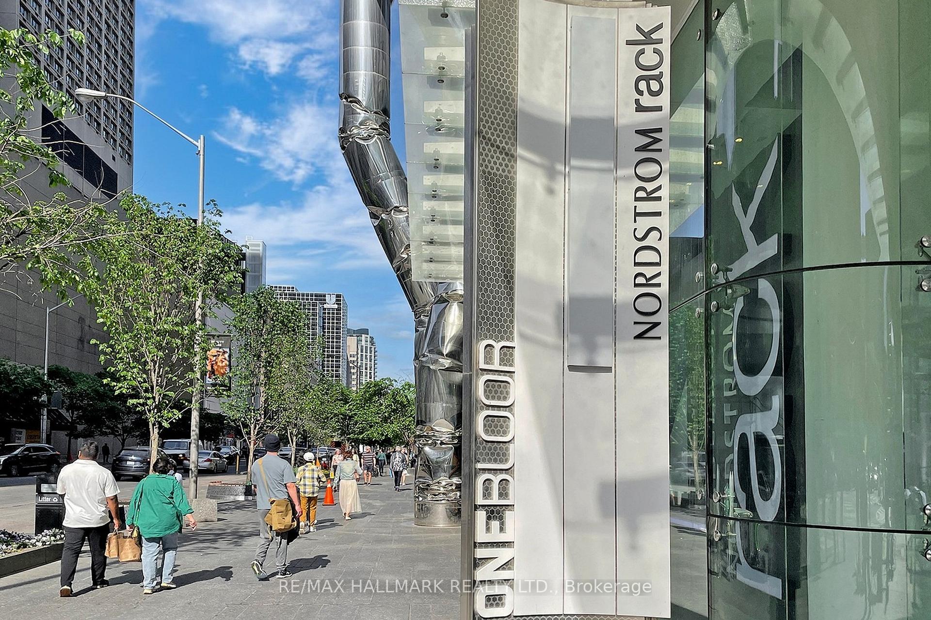 3 Bedrooms Condo at 1 Bloor,  Toronto For sale