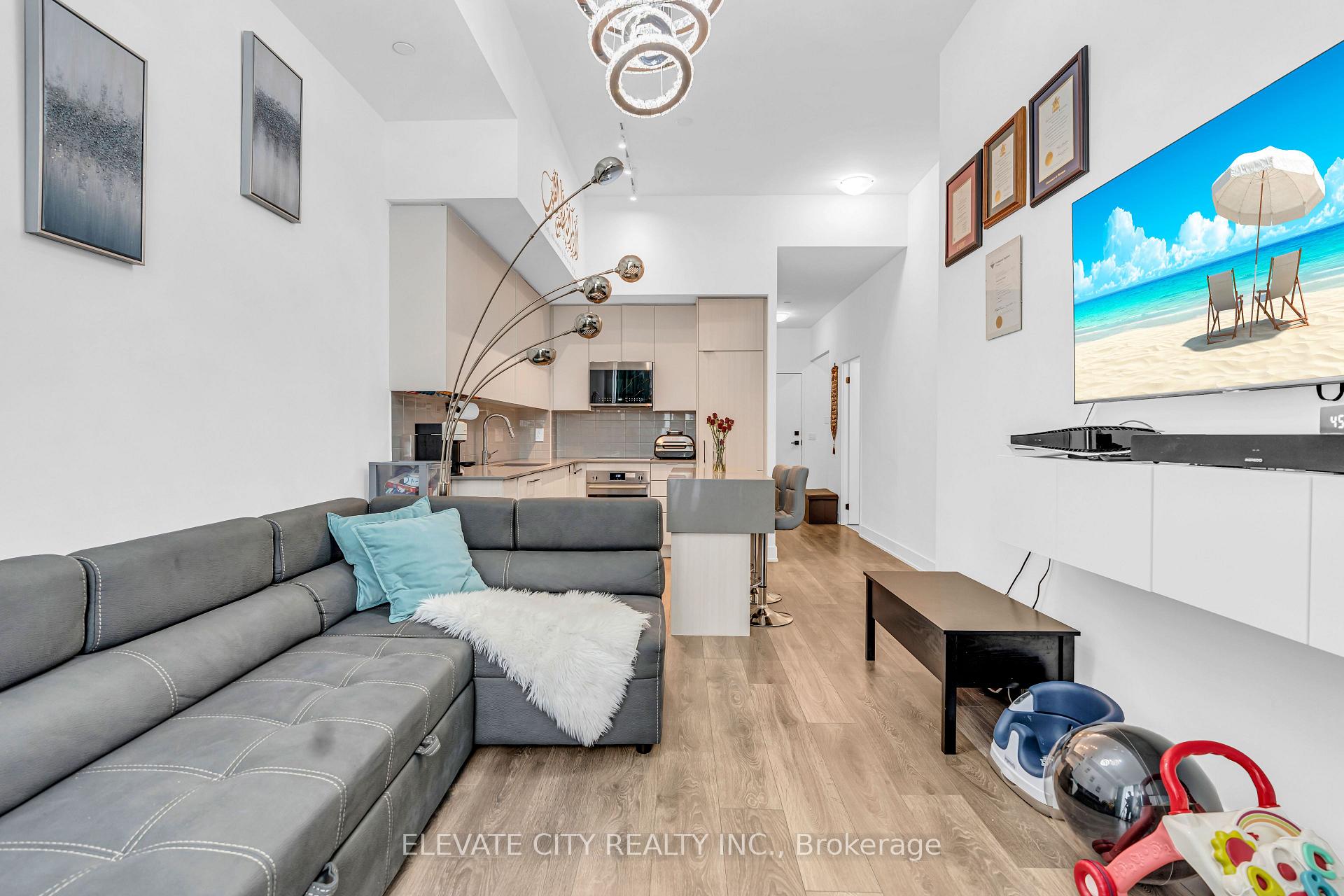 2 Bedrooms Condo at 2489 Taunton, Oakville For sale