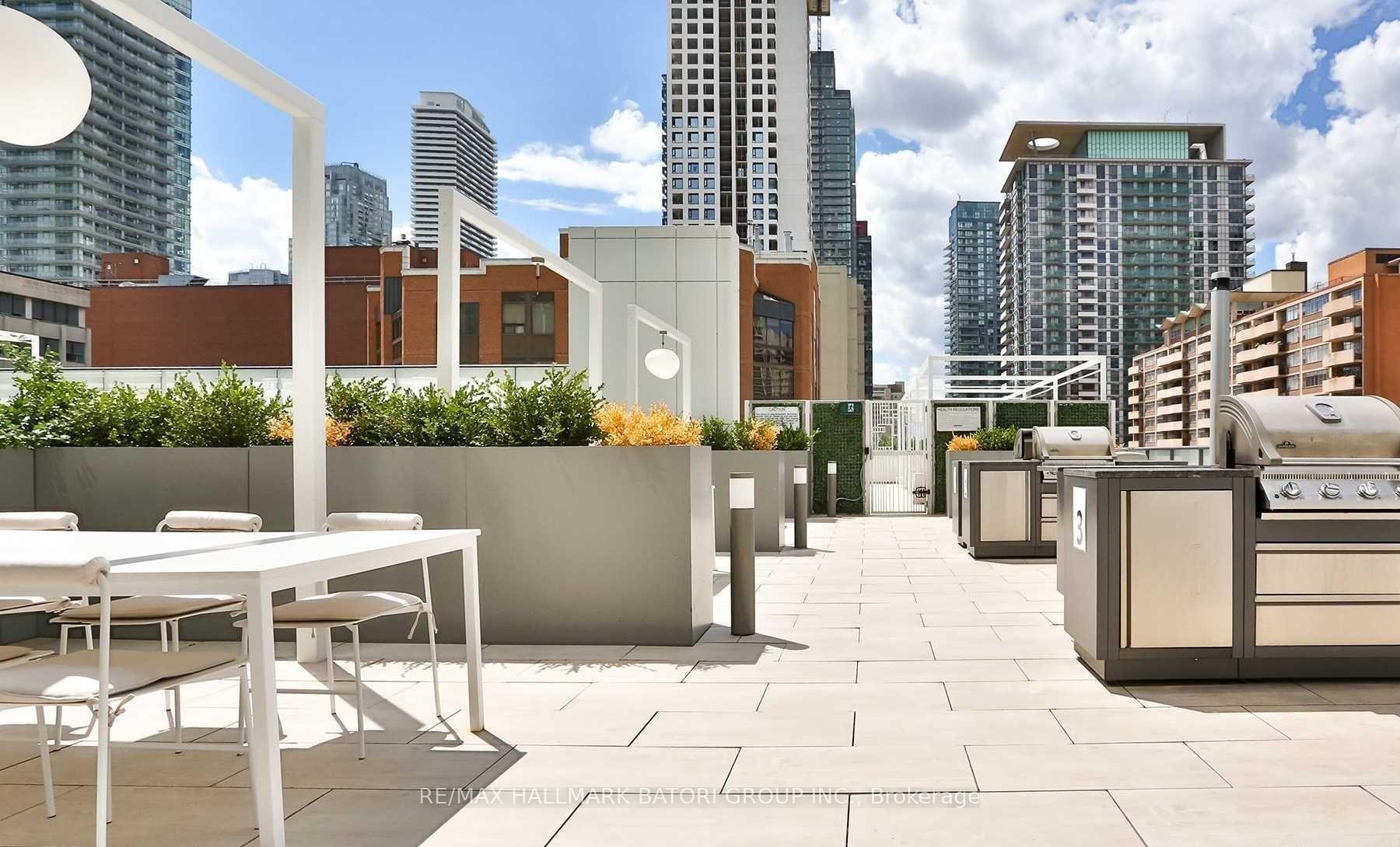 2 Bedrooms Condo at 161 Roehampton,  Toronto For sale