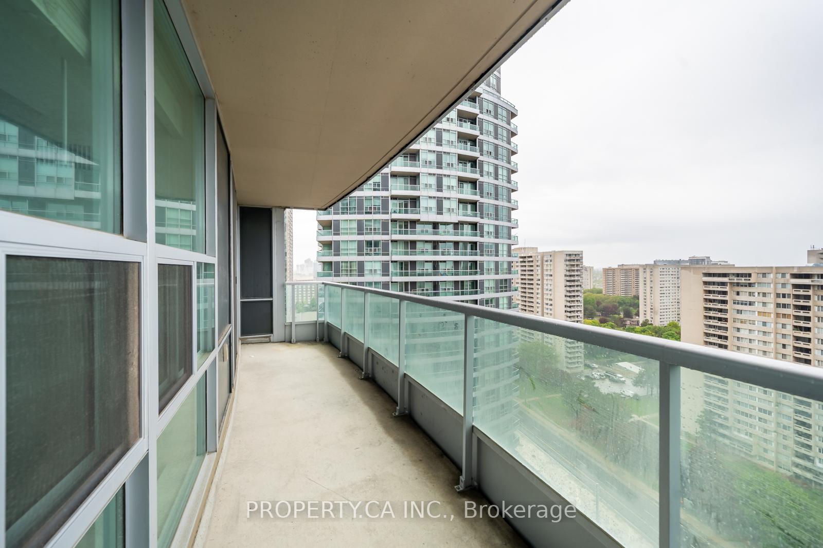 2 Bedrooms Condo at 33 Elm, Mississauga For sale