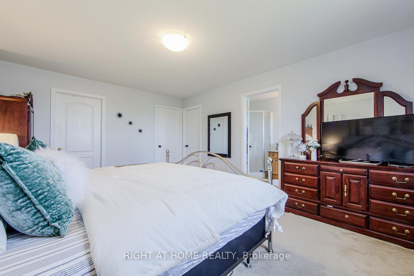 3 Bedrooms Condo at 7 Southside, Hamilton For sale