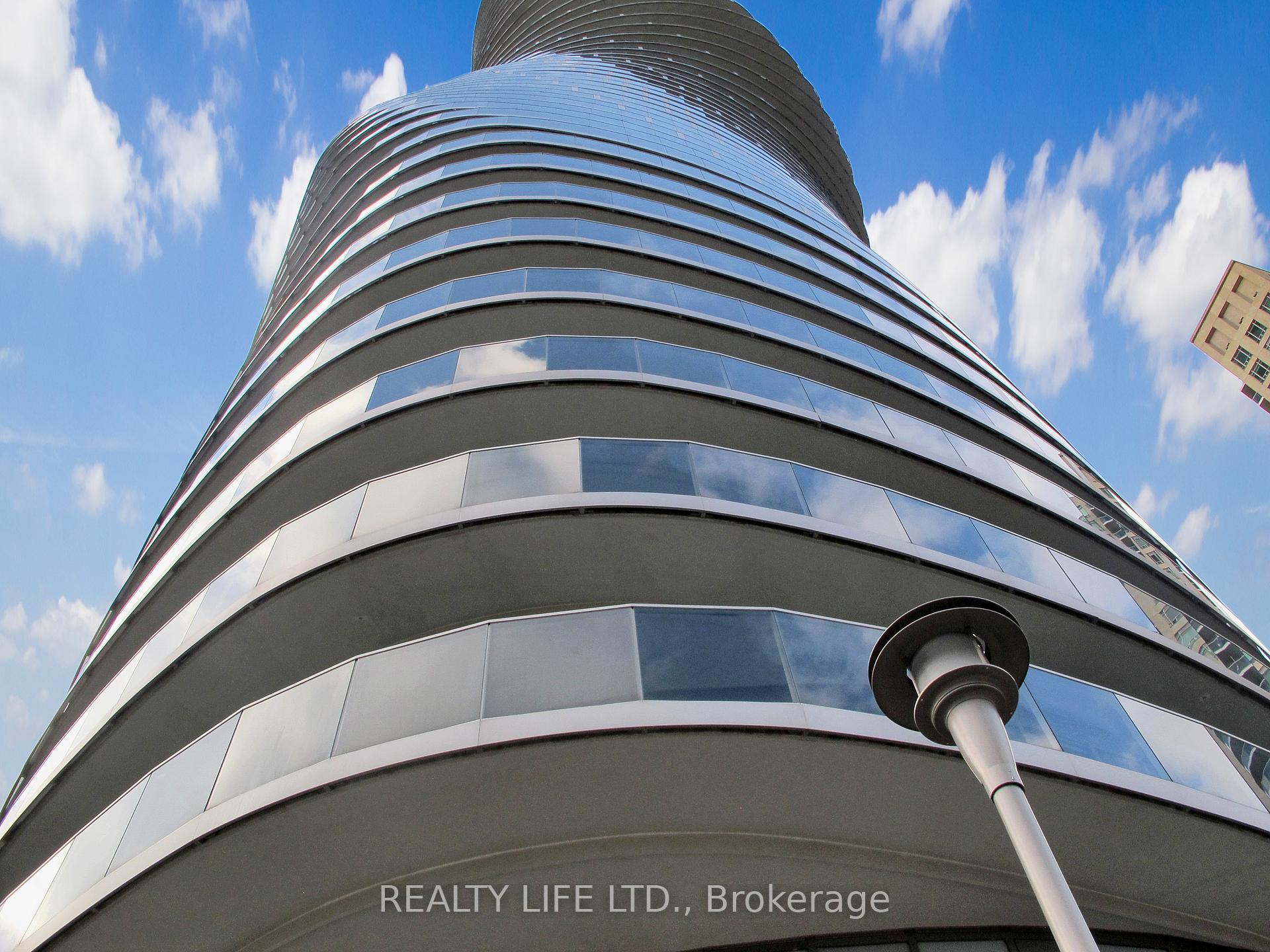 2 Bedrooms Condo at 60 Absolute, Mississauga For sale