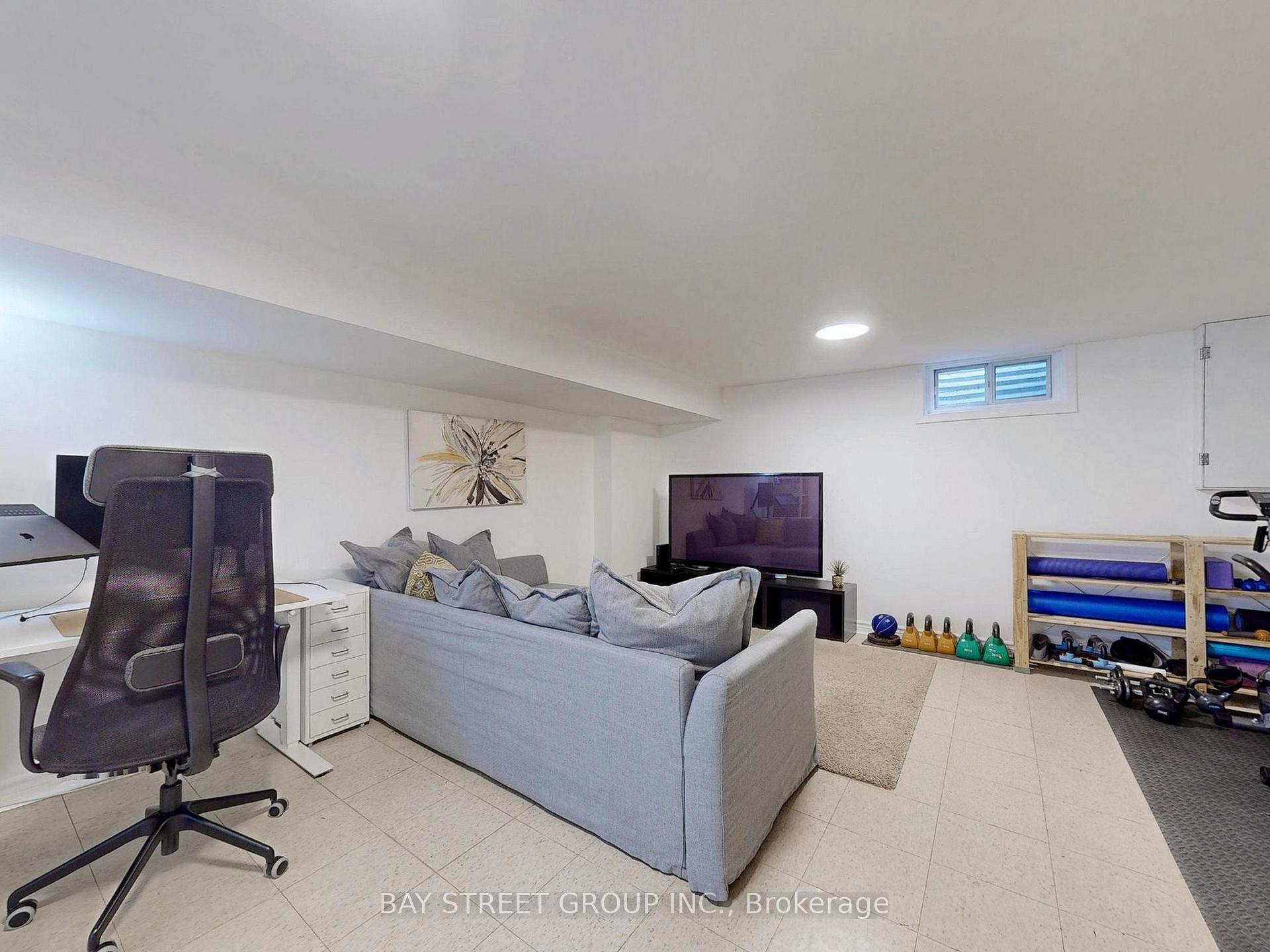 3 Bedrooms Condo at 89 Rameau, Toronto For sale